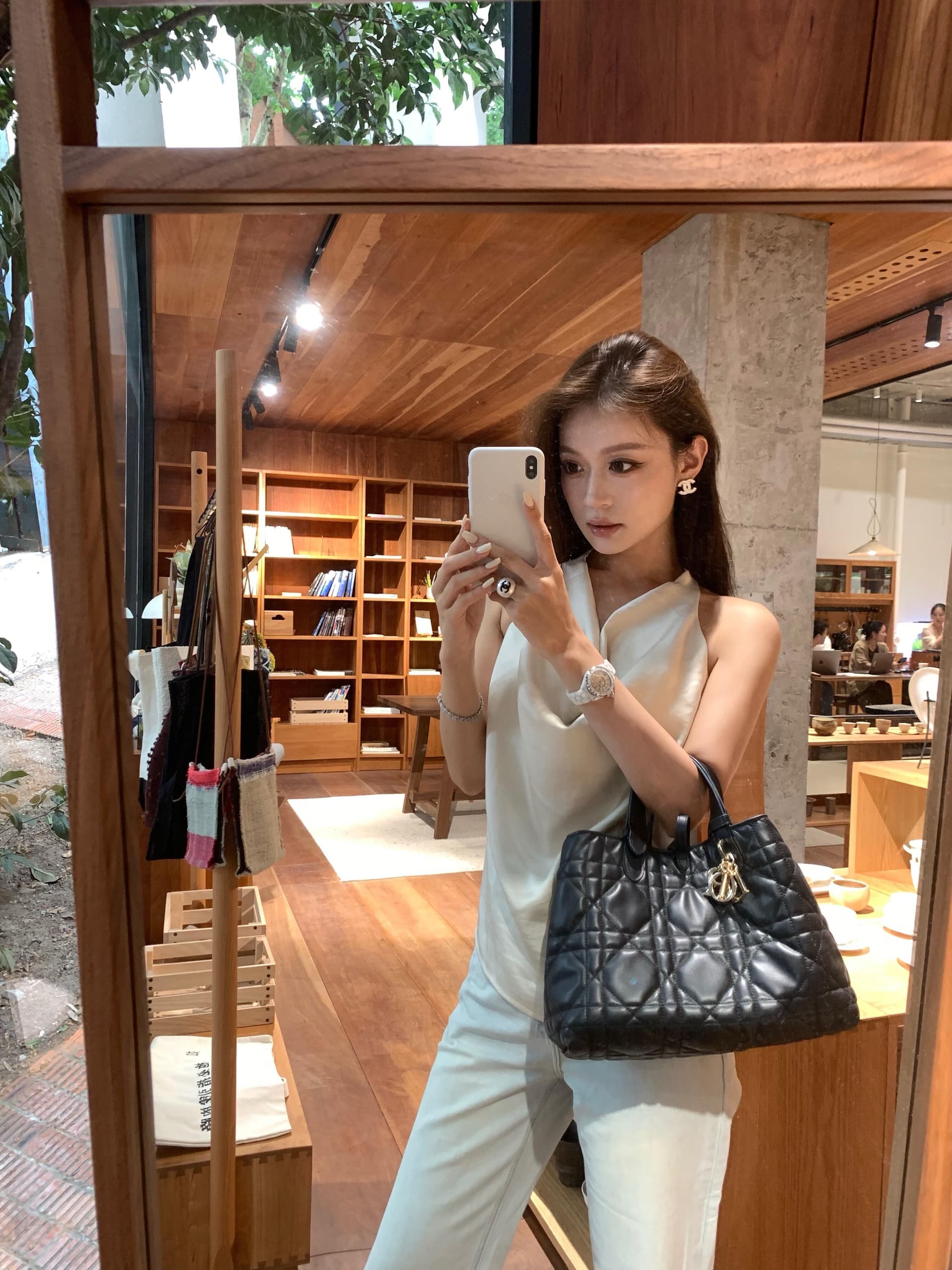 흔들다 칼라 새틴 행침 목 맨위 여성 상세 이미지 3