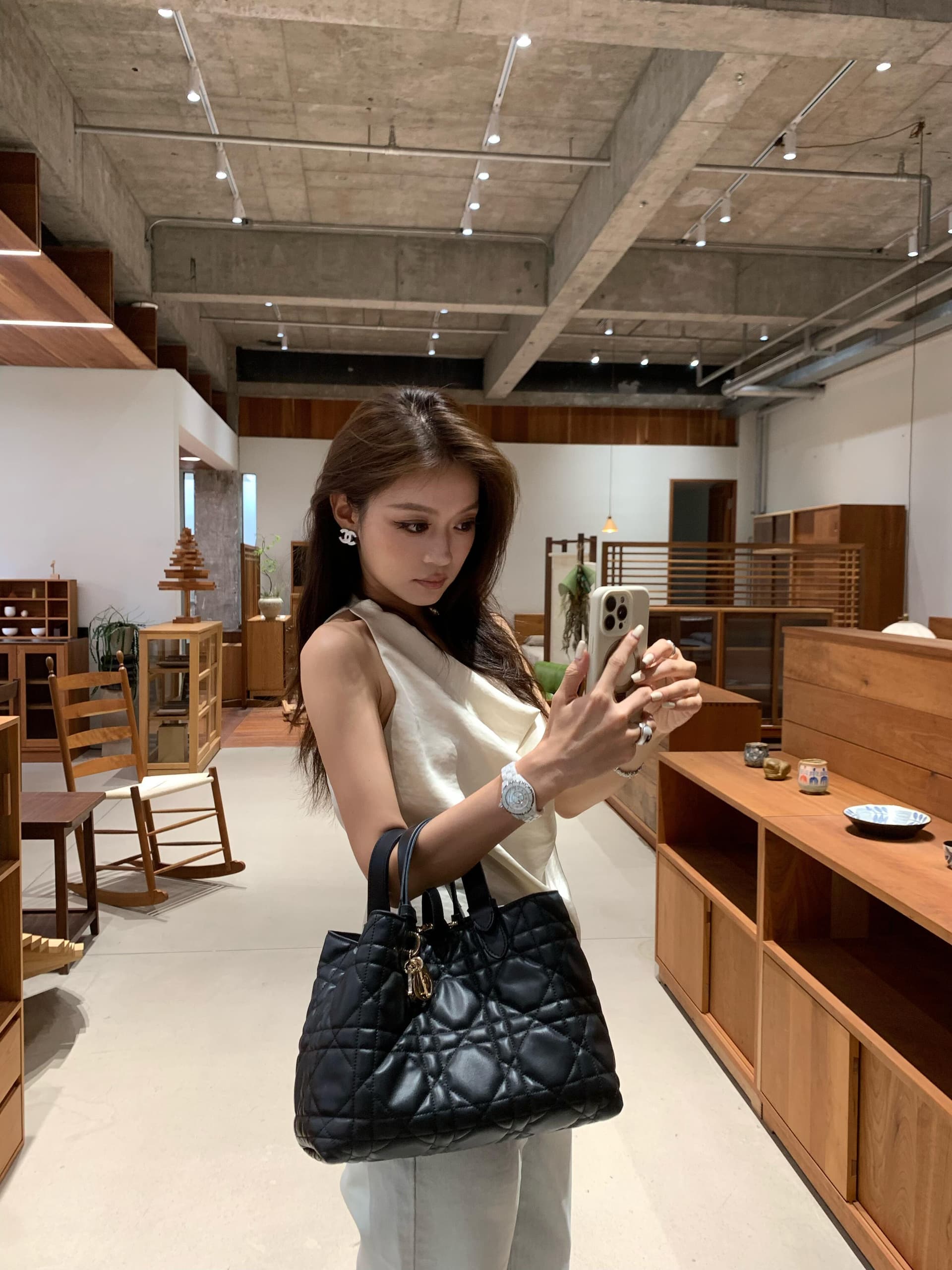 흔들다 칼라 새틴 행침 목 맨위 여성 상세 이미지 4