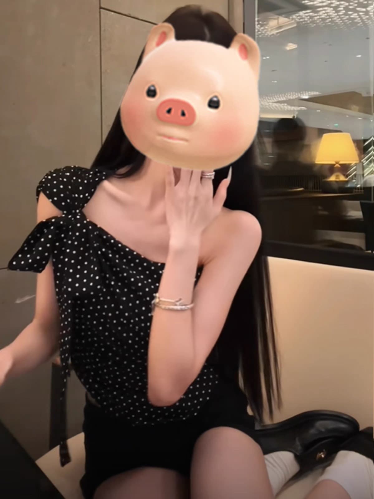비스듬한 어깨 불규칙 쇼트 스타일 맨위 여성 상세 이미지 4