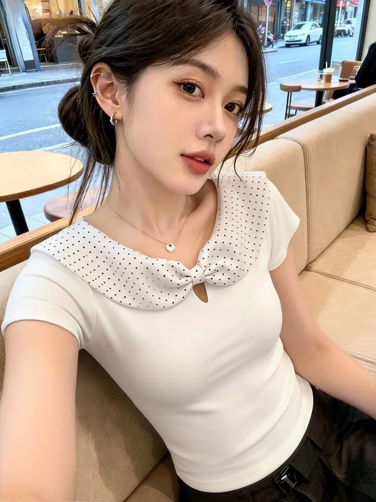 도트 무늬 화이트 베이비 칼라 맨위 여성 상세 이미지 4