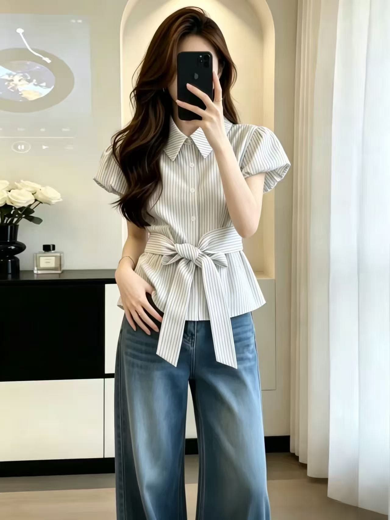 스트라이프 허리 수축 레이스업 거품 소매 셔츠 맨위 여성 상세 이미지 3