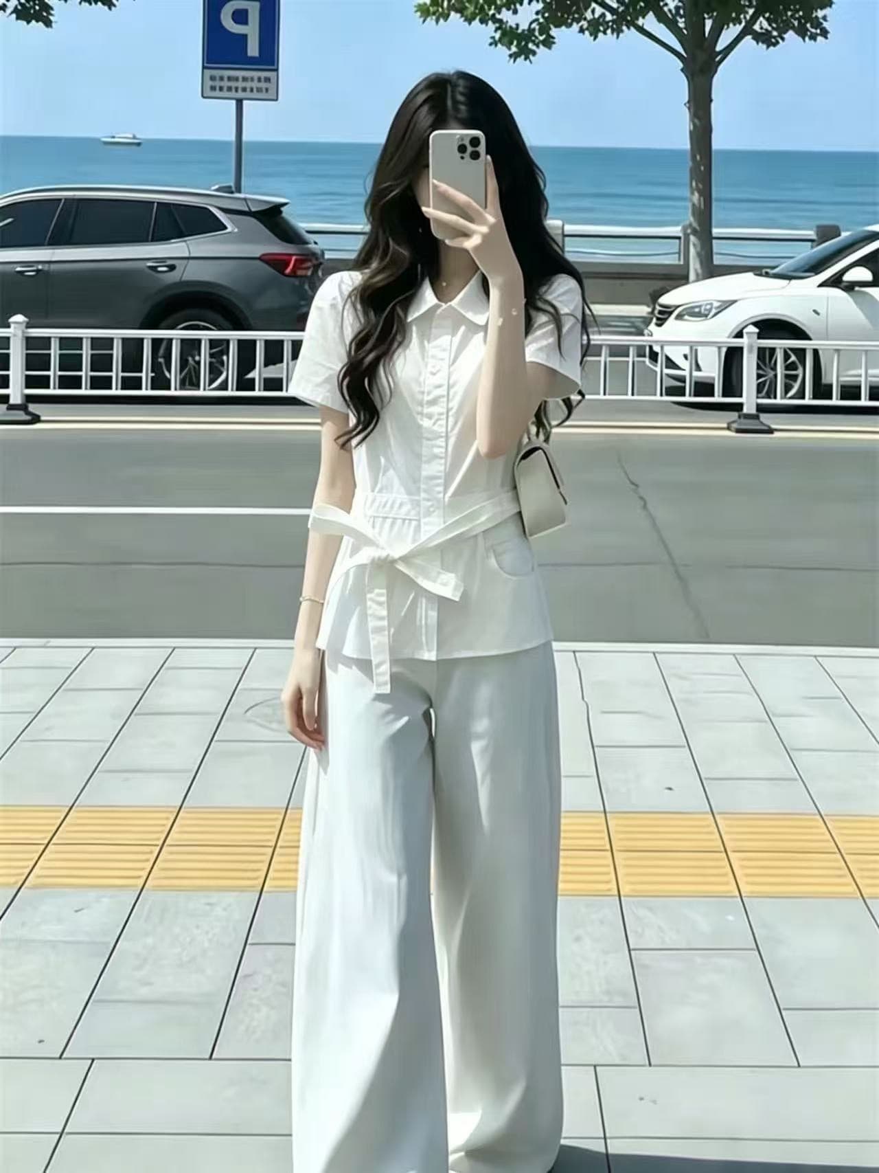 스트랩 화이트 반팔 셔츠 맨위 여성 이미지 4