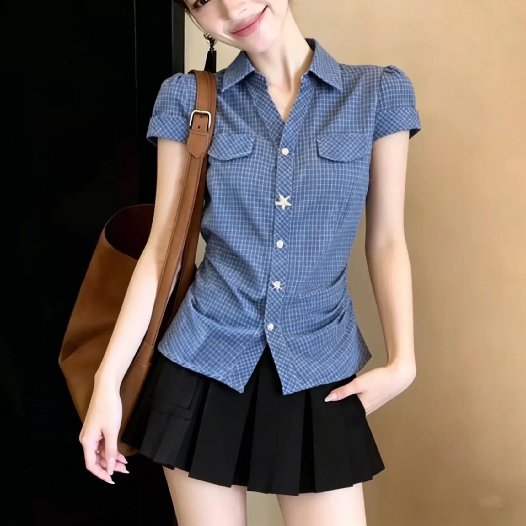 파란색 체크무늬 셔츠 맨위 여성 상세 이미지 3