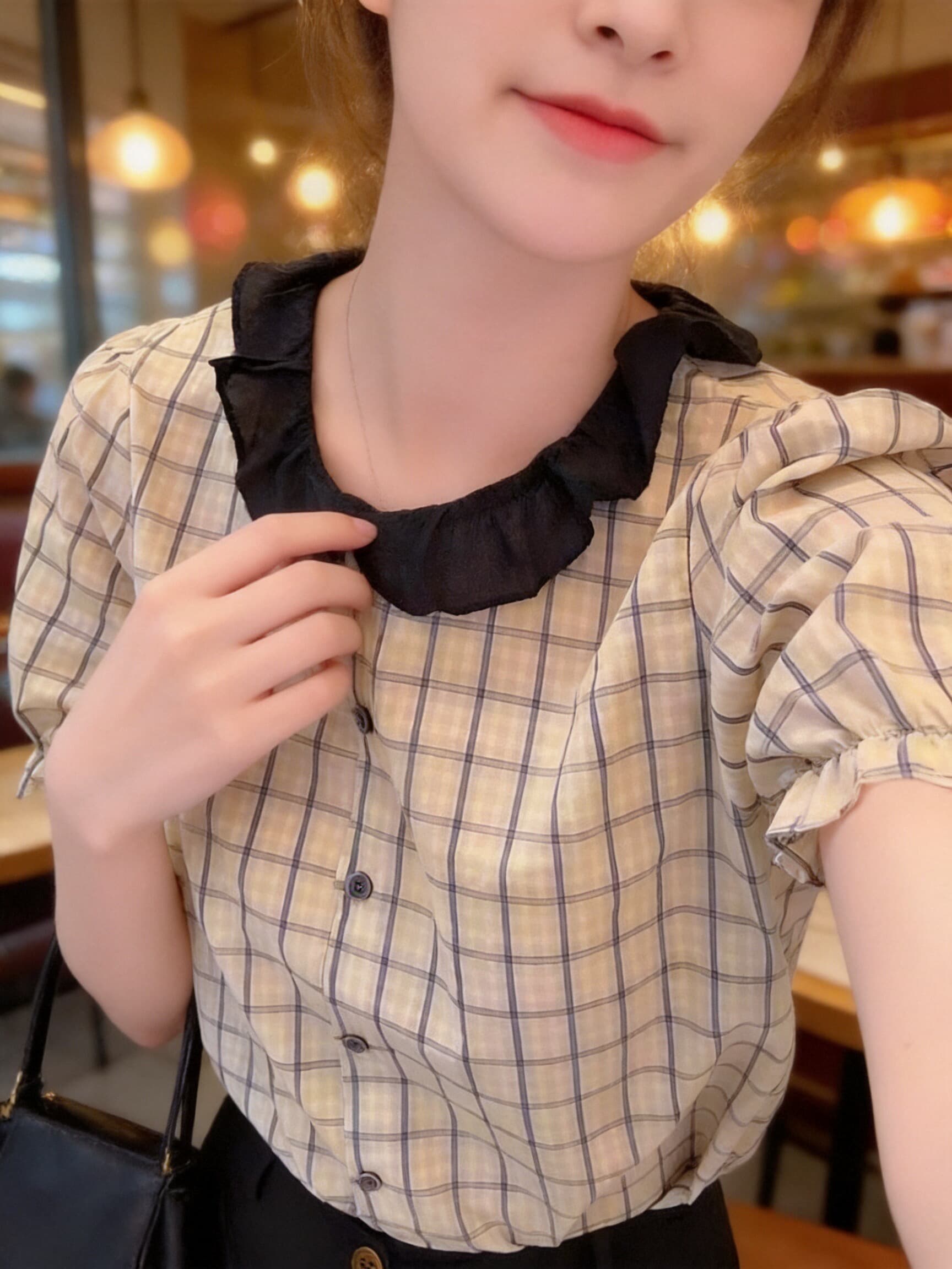 베이비 칼라 반팔 격자 무늬 셔츠 맨위 여성 이미지 3