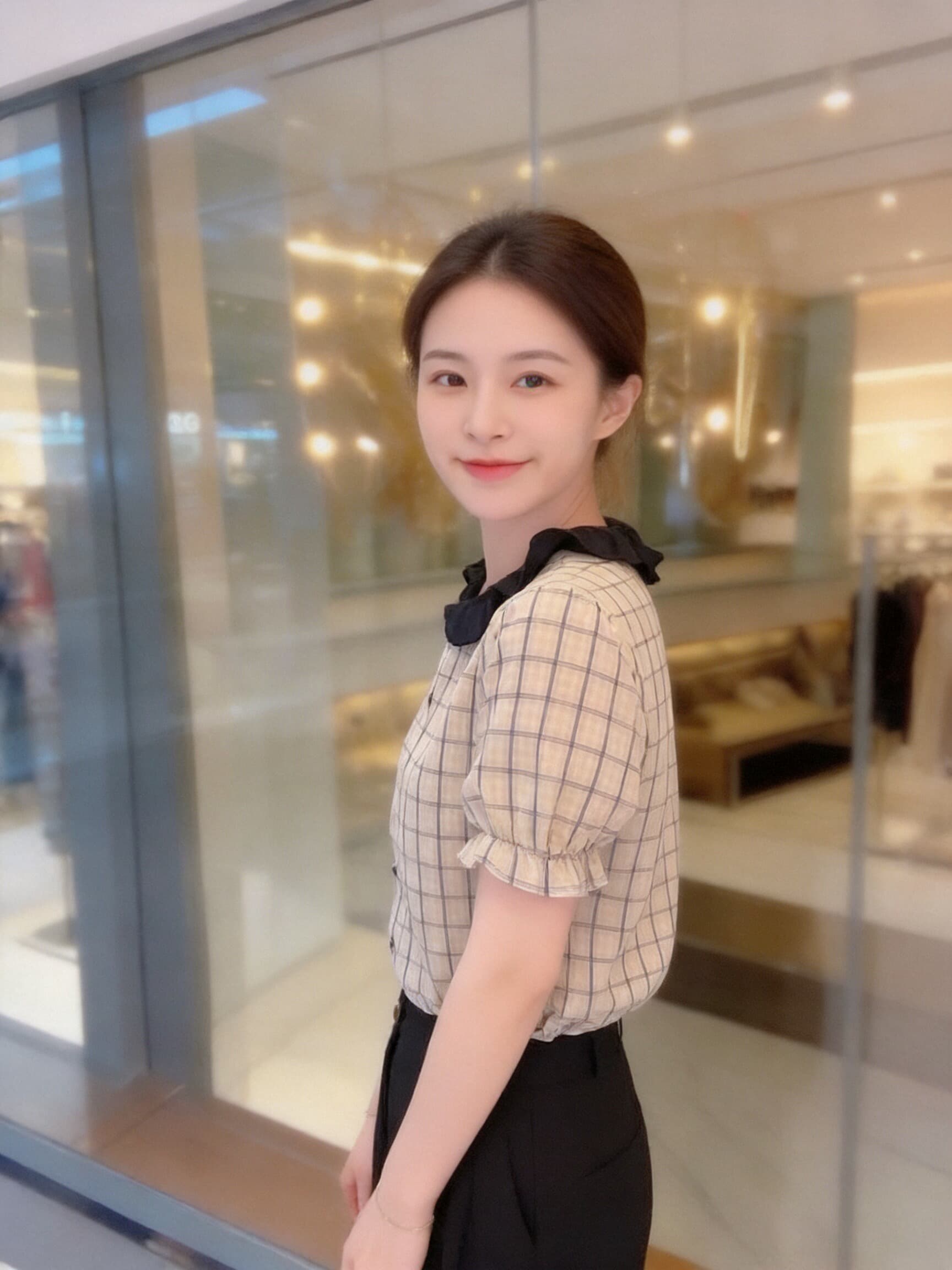 베이비 칼라 반팔 격자 무늬 셔츠 맨위 여성 상세 이미지 6