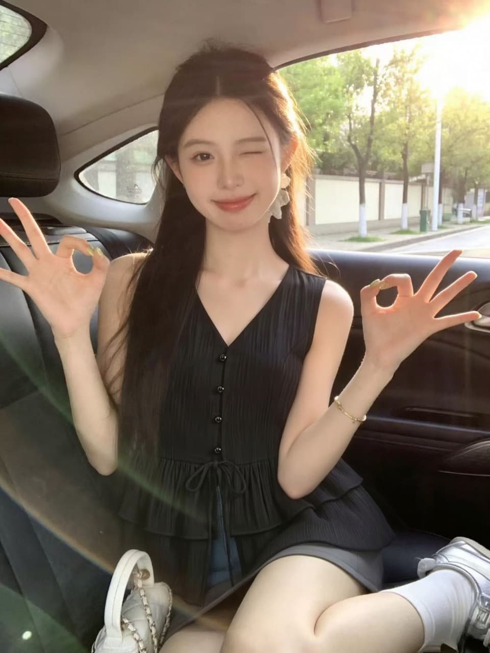 V넥 민소매 실 빈 자카드 셔츠 맨위 여성 상세 이미지 8
