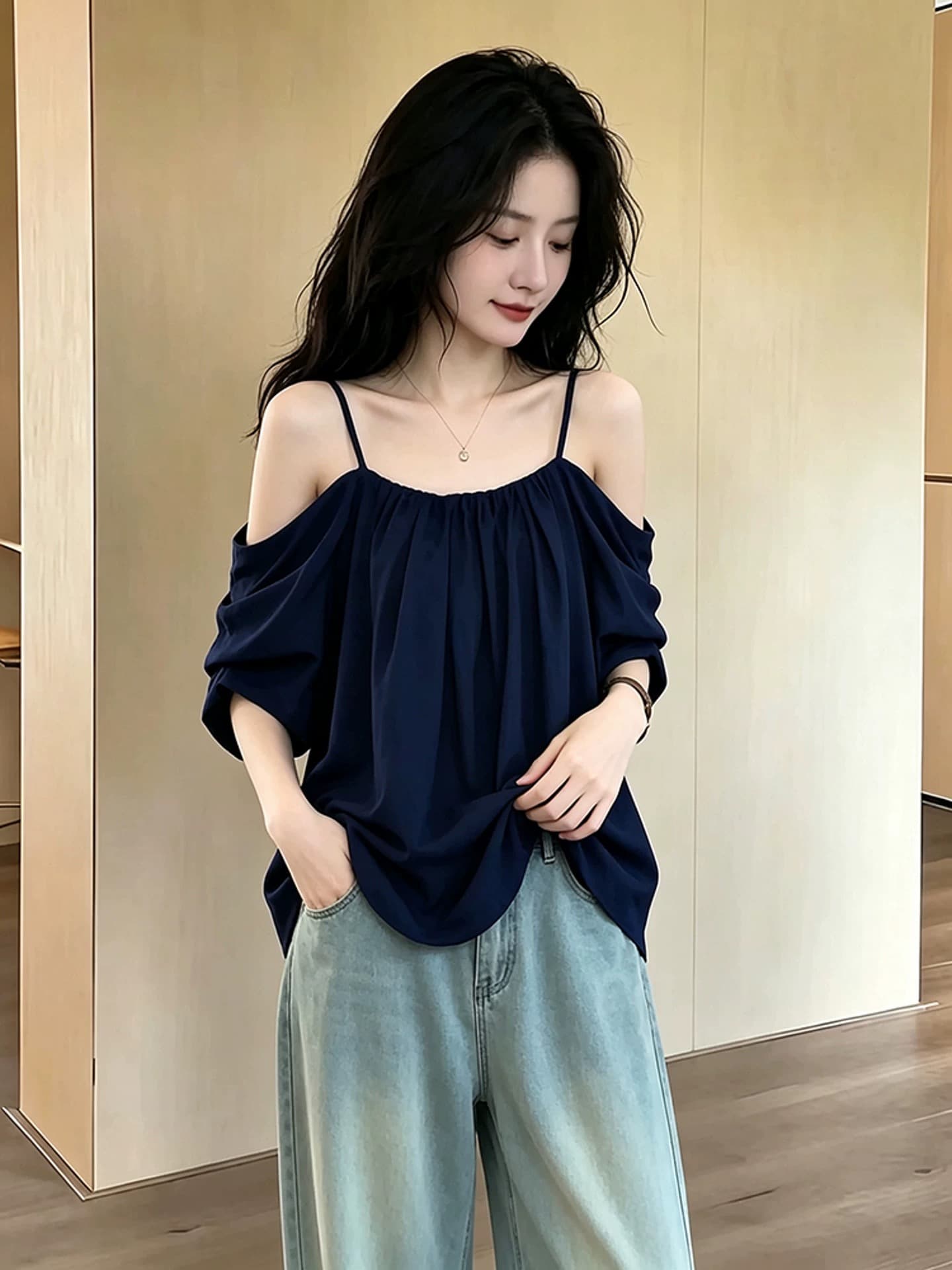 블루 색상 오프숄더 캐미솔 맨위 여성 이미지 4