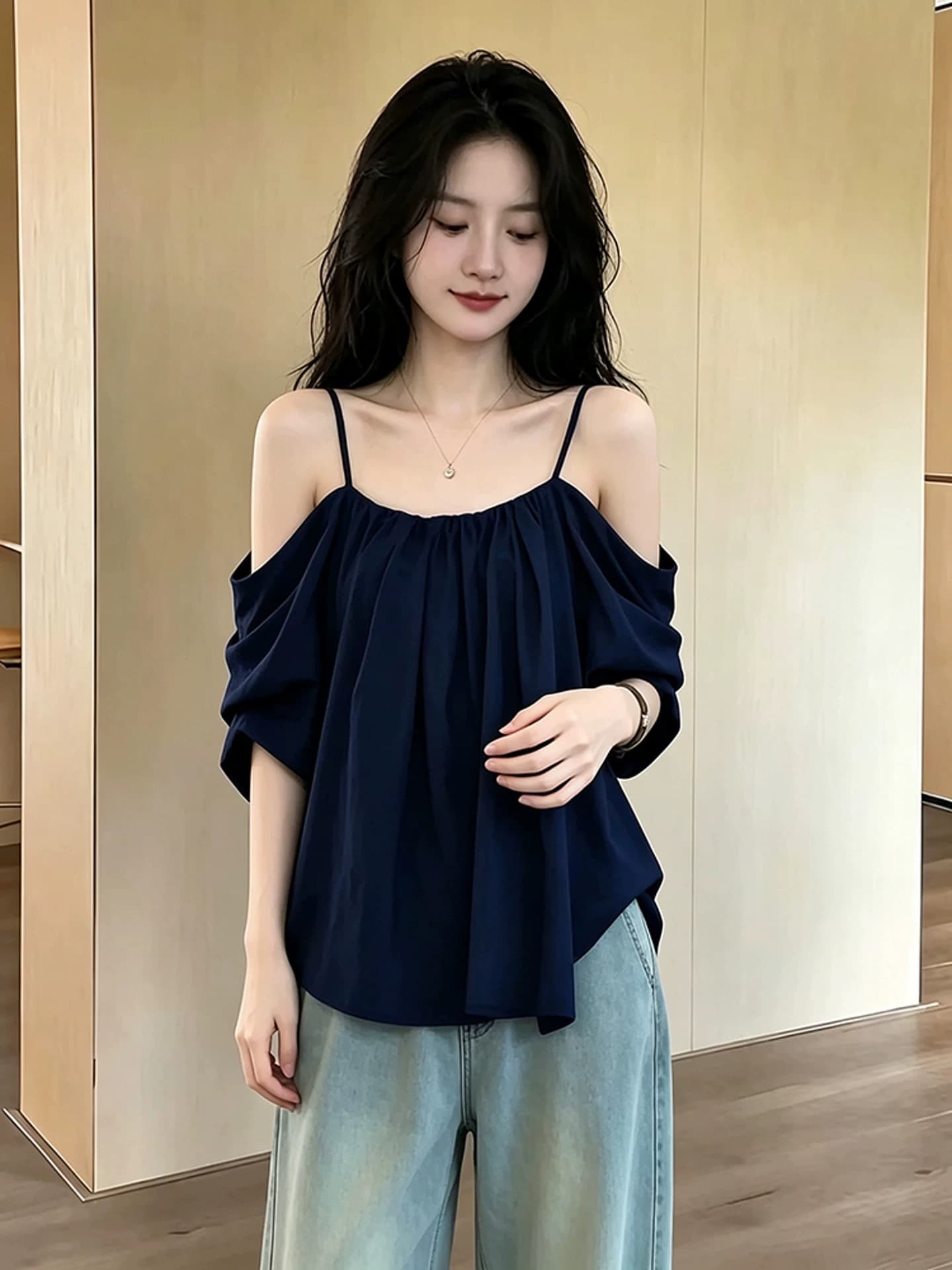 블루 색상 오프숄더 캐미솔 맨위 여성 이미지 3