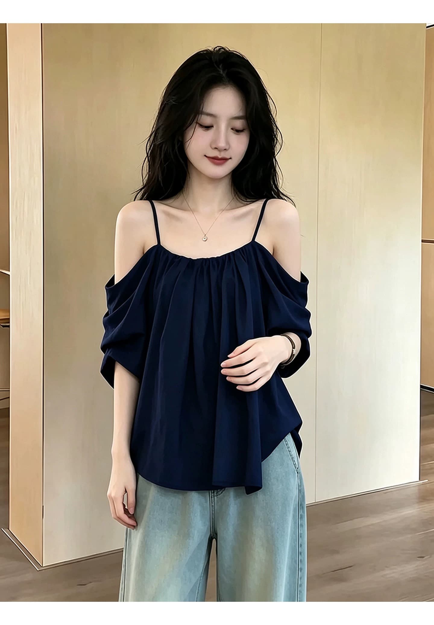 블루 색상 오프숄더 캐미솔 맨위 여성 상세 이미지 2