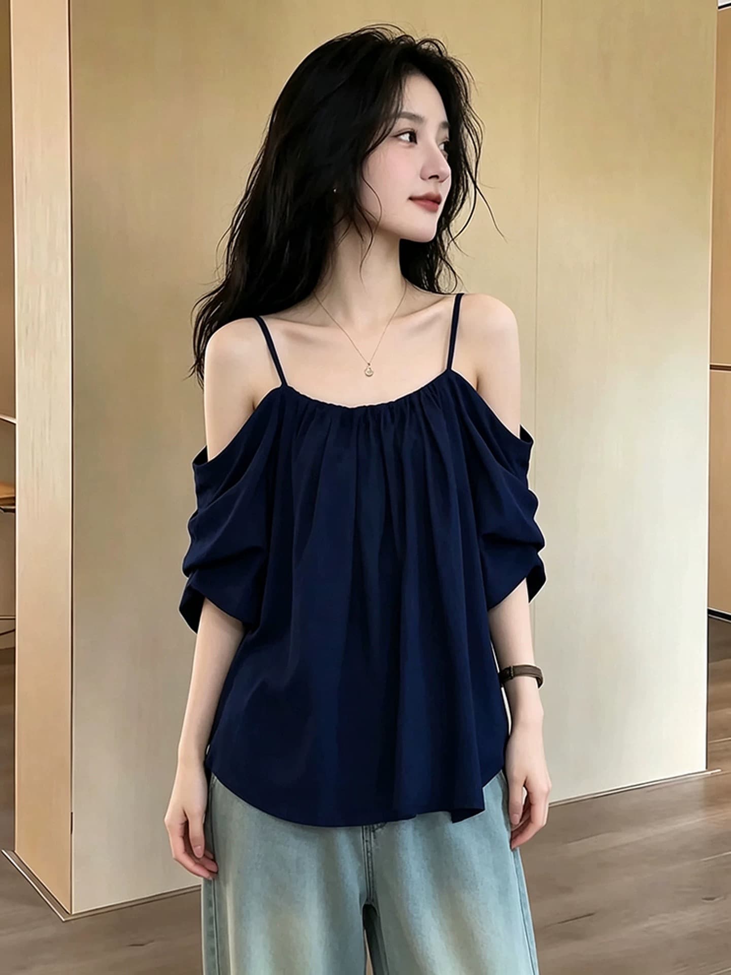 블루 색상 오프숄더 캐미솔 맨위 여성 상세 이미지 3