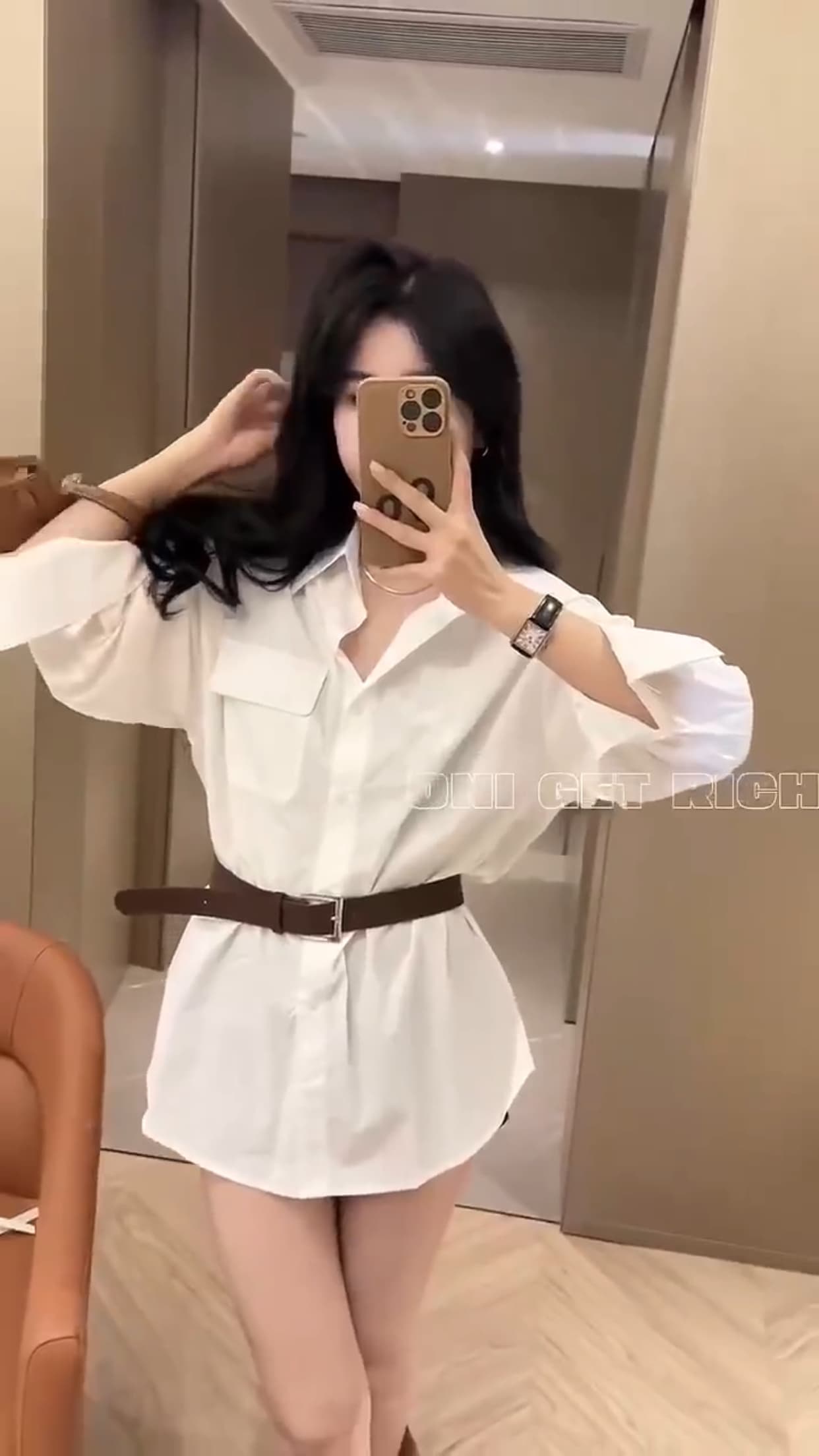가을 허리 수축 중간 길이 화이트 셔츠 상세 이미지 2