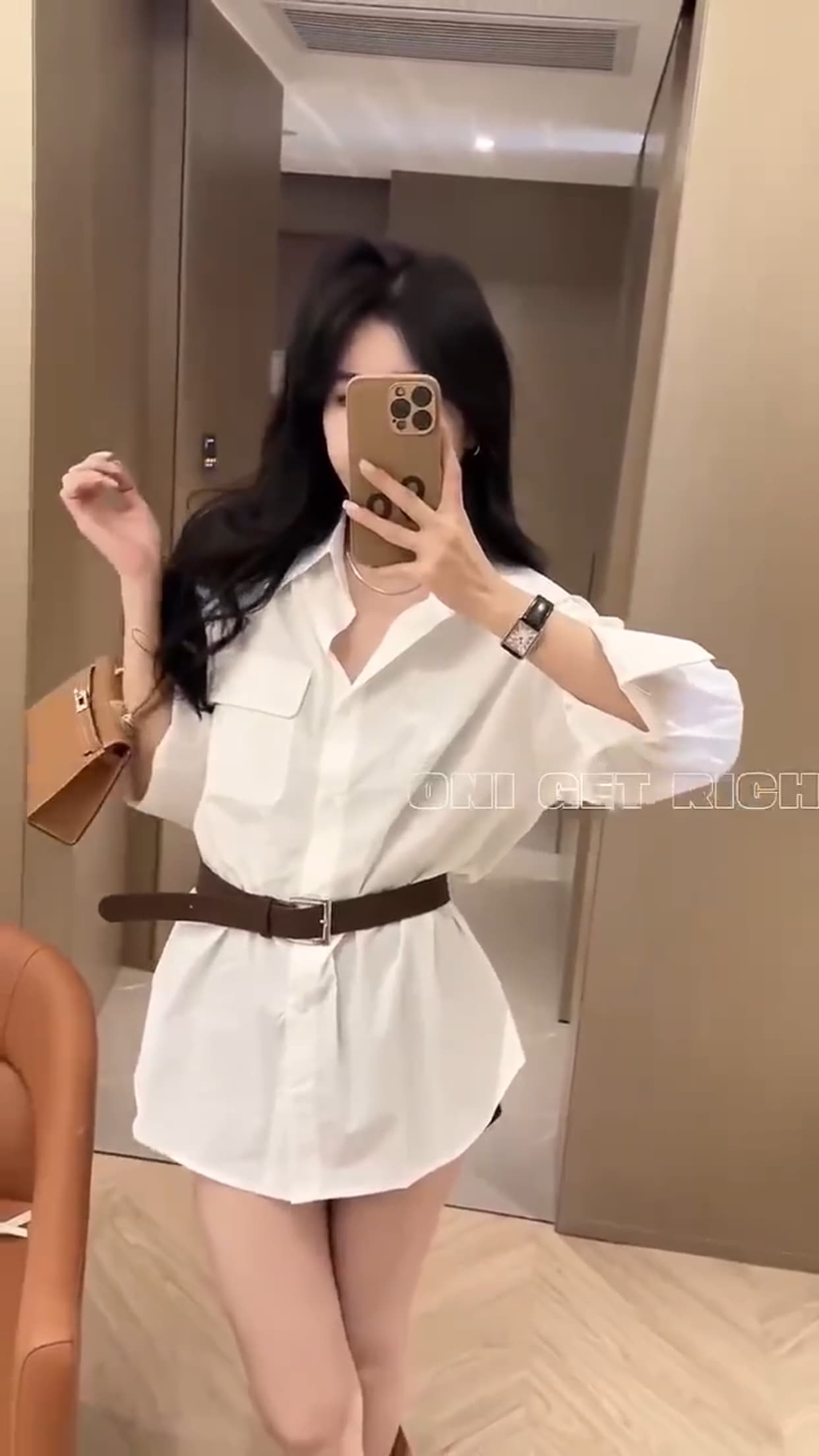 가을 허리 수축 중간 길이 화이트 셔츠 상세 이미지 9