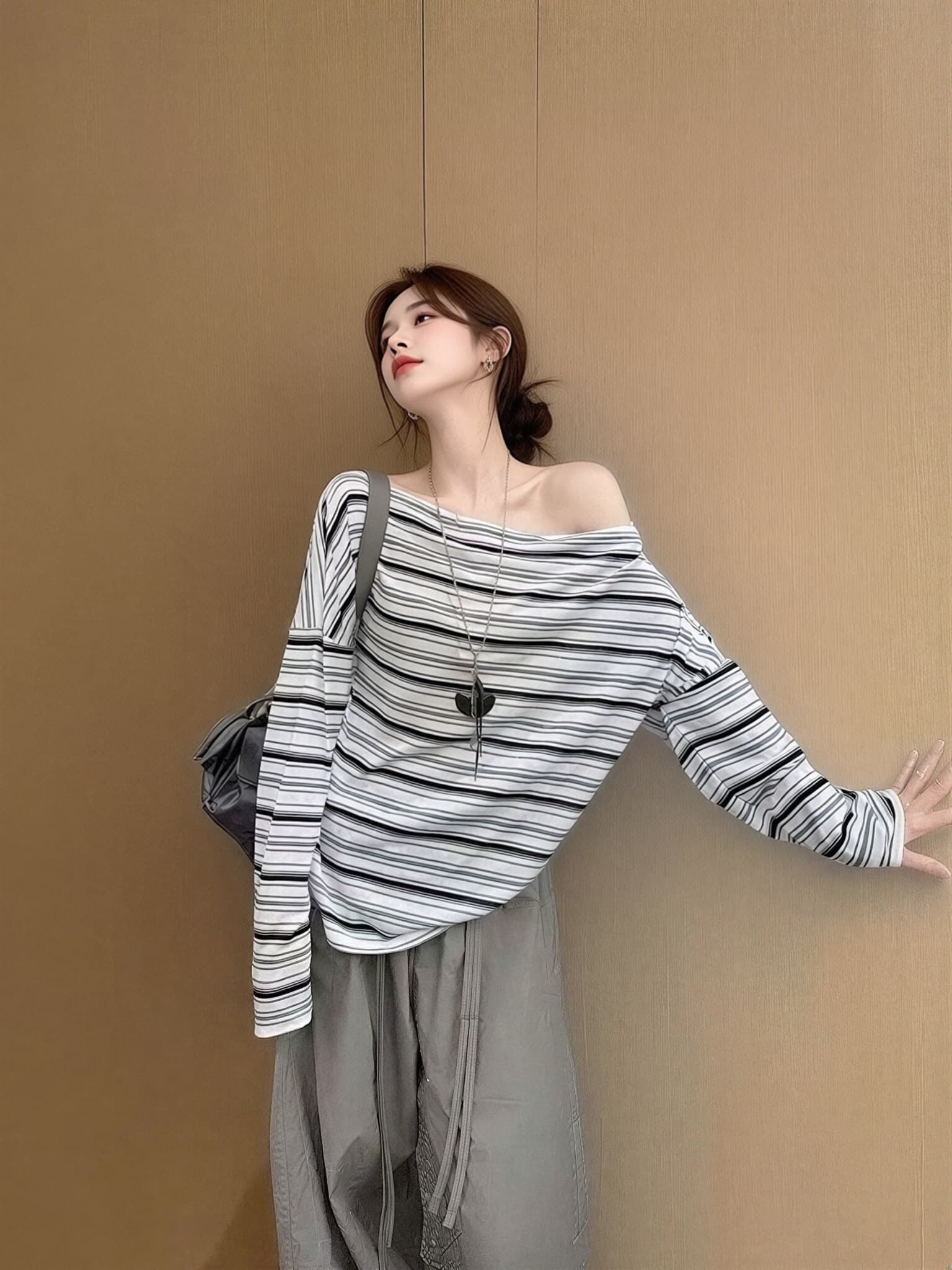 가을 비스듬한 어깨 스트라이프 긴팔 티셔츠 맨위 상세 이미지 10