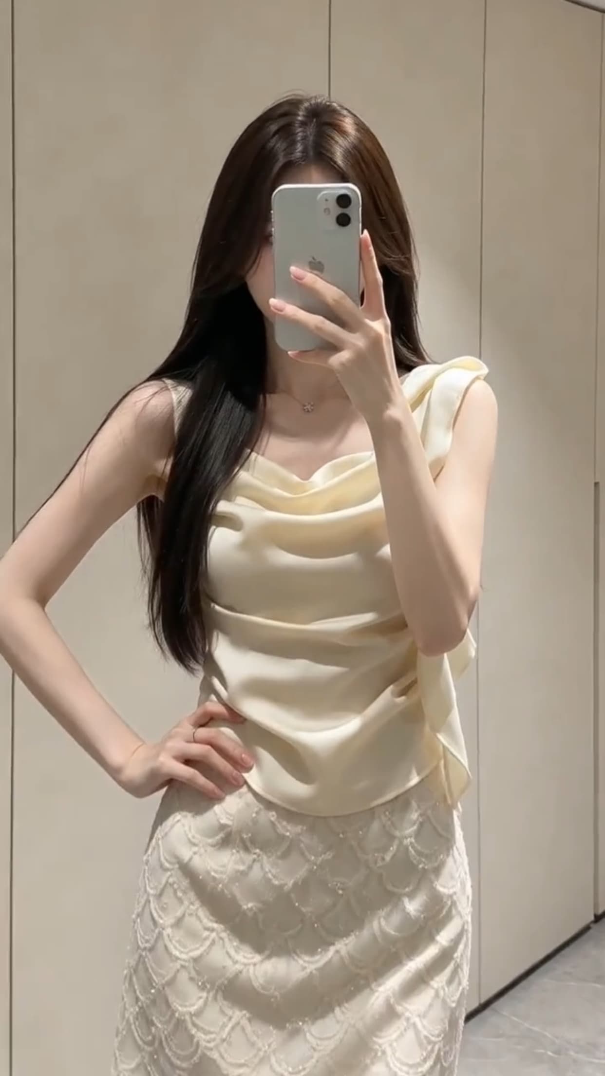 흔들다 칼라 새틴 슬립 오프숄더 맨위 상세 이미지 9