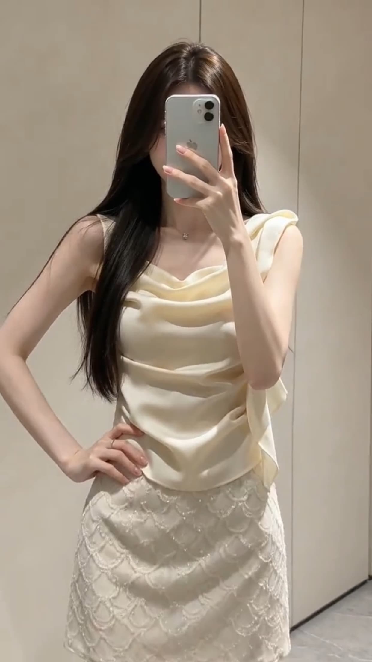 흔들다 칼라 새틴 슬립 오프숄더 맨위 상세 이미지 12