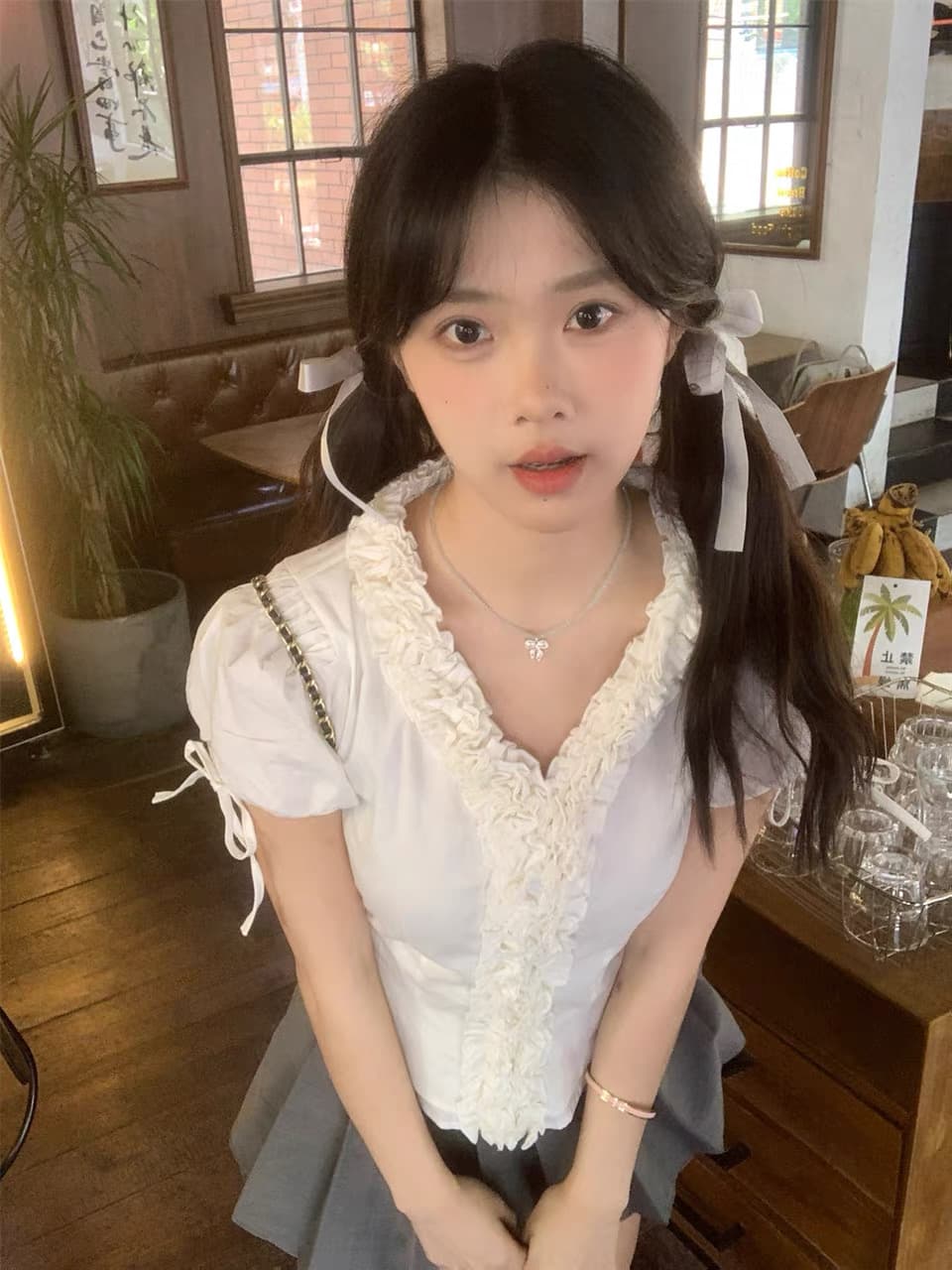 V넥 3 차원 레이스 맨위 상세 이미지 2