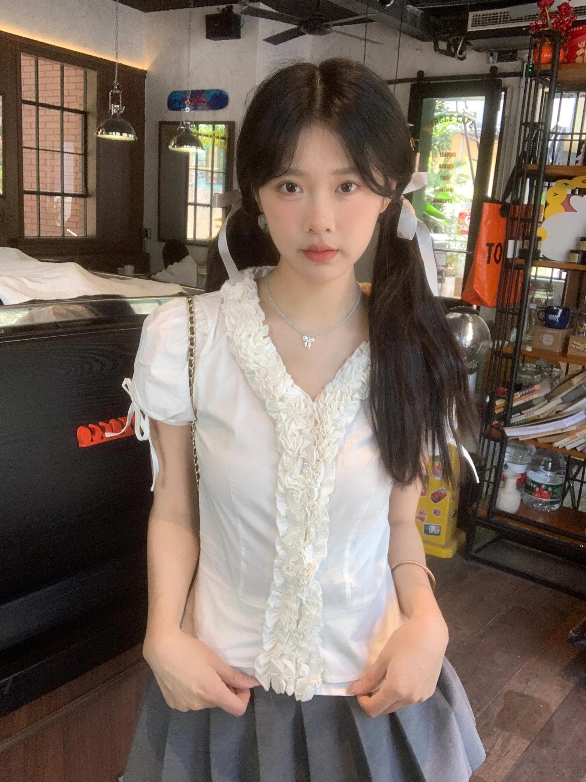 V넥 3 차원 레이스 맨위 상세 이미지 5