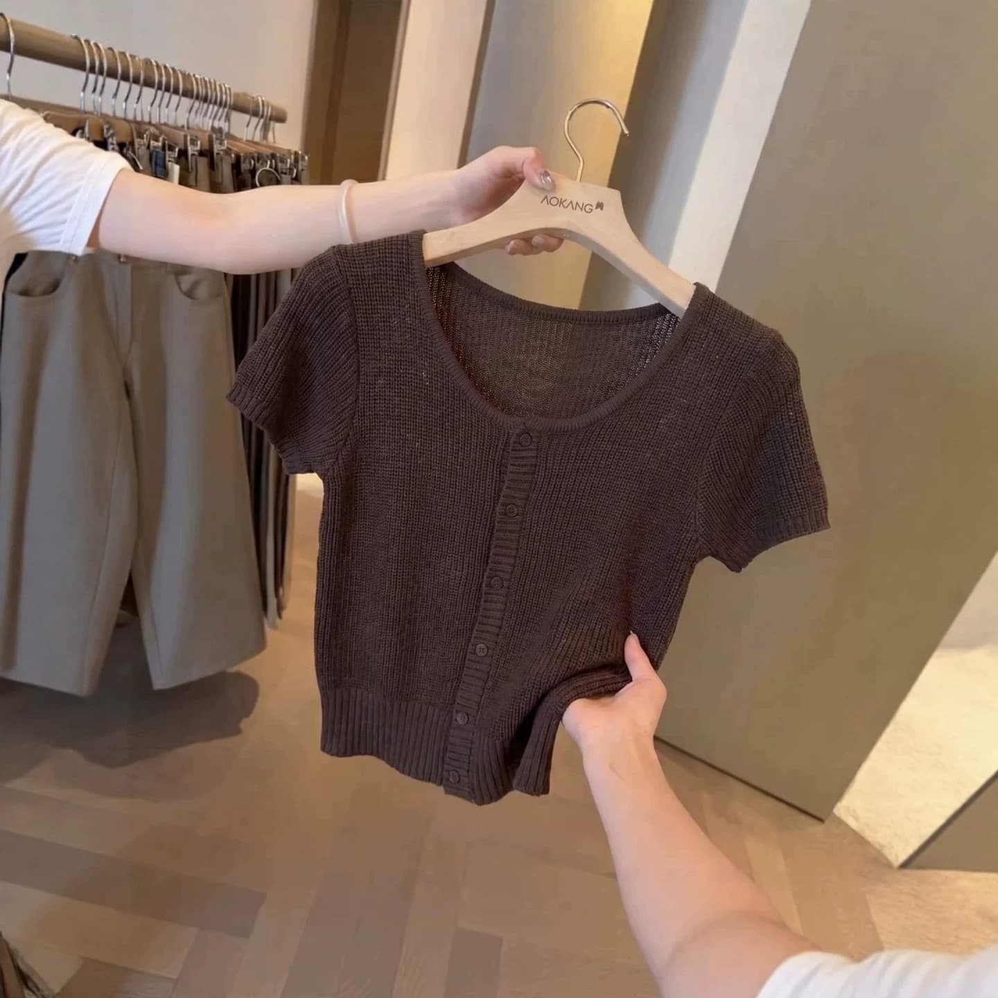한 부서 chic Chic 커피 색상 니트 반팔 티셔츠 여성 여름 작은 키 몸매 가꾸기 슬림해 보이는 쇼트 스타일 얼음 실크 맨위 이미지 2