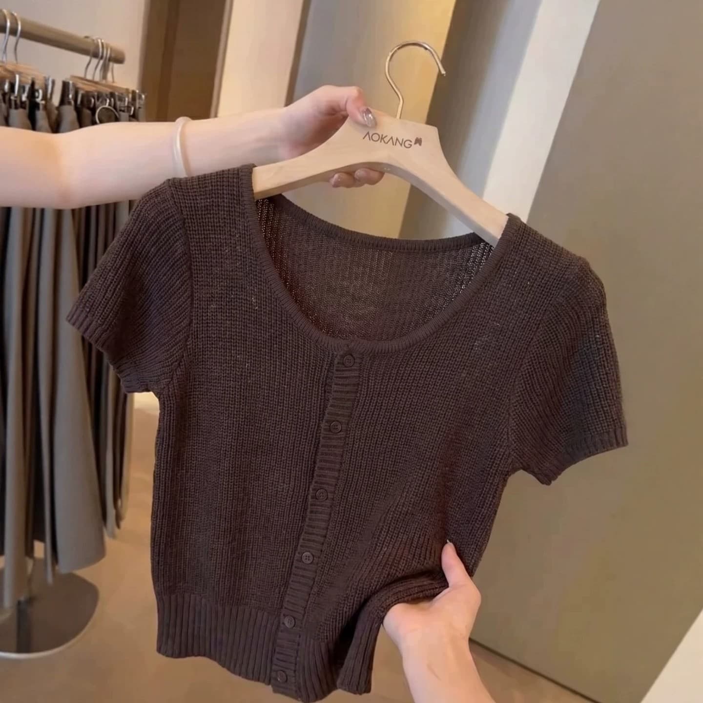 한 부서 chic Chic 커피 색상 니트 반팔 티셔츠 여성 여름 작은 키 몸매 가꾸기 슬림해 보이는 쇼트 스타일 얼음 실크 맨위 상세 이미지 4
