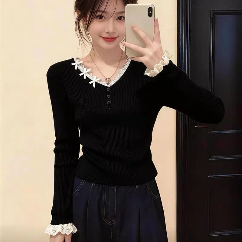 아름다운 나비 매듭 레이스 조각 V넥 티셔츠 여성 봄 패션 슈퍼 잘 생긴 몸매 가꾸기 슬림해 보이는 쇼트 스타일 니트 맨위 상세 이미지 3