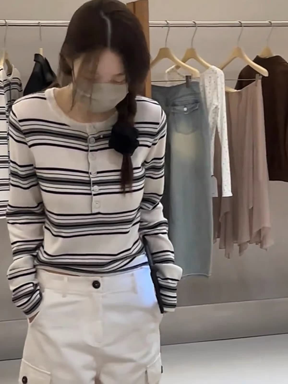 한 부서 착용 가져 가라. 화이트 스트라이프 헨리 칼라 긴팔 티셔츠 여성 여름 쇼트 스타일 고유 한 아름다운 자외선 차단 블라우스 작은 맨위 이미지 4