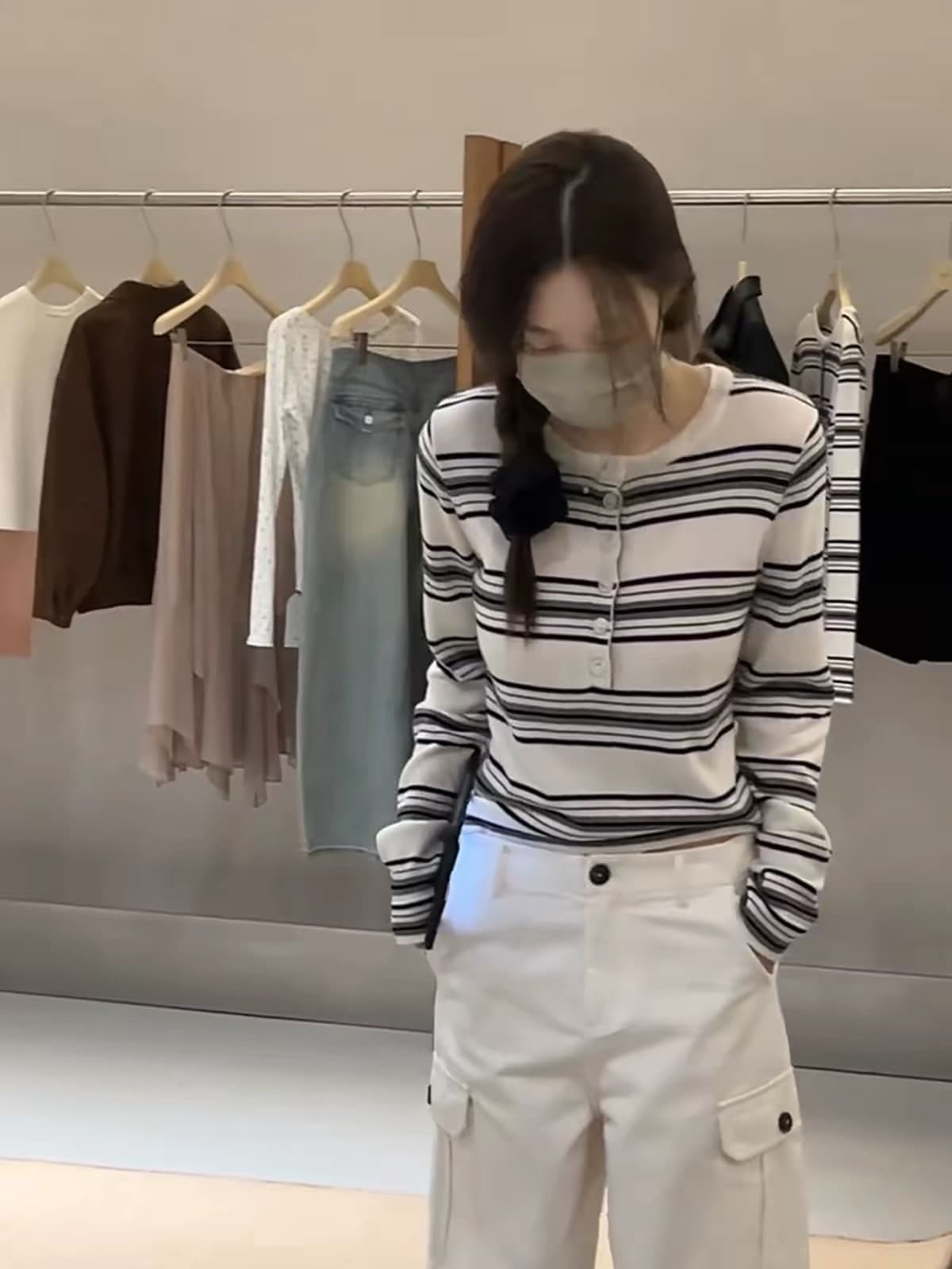 한 부서 착용 가져 가라. 화이트 스트라이프 헨리 칼라 긴팔 티셔츠 여성 여름 쇼트 스타일 고유 한 아름다운 자외선 차단 블라우스 작은 맨위 상세 이미지 4