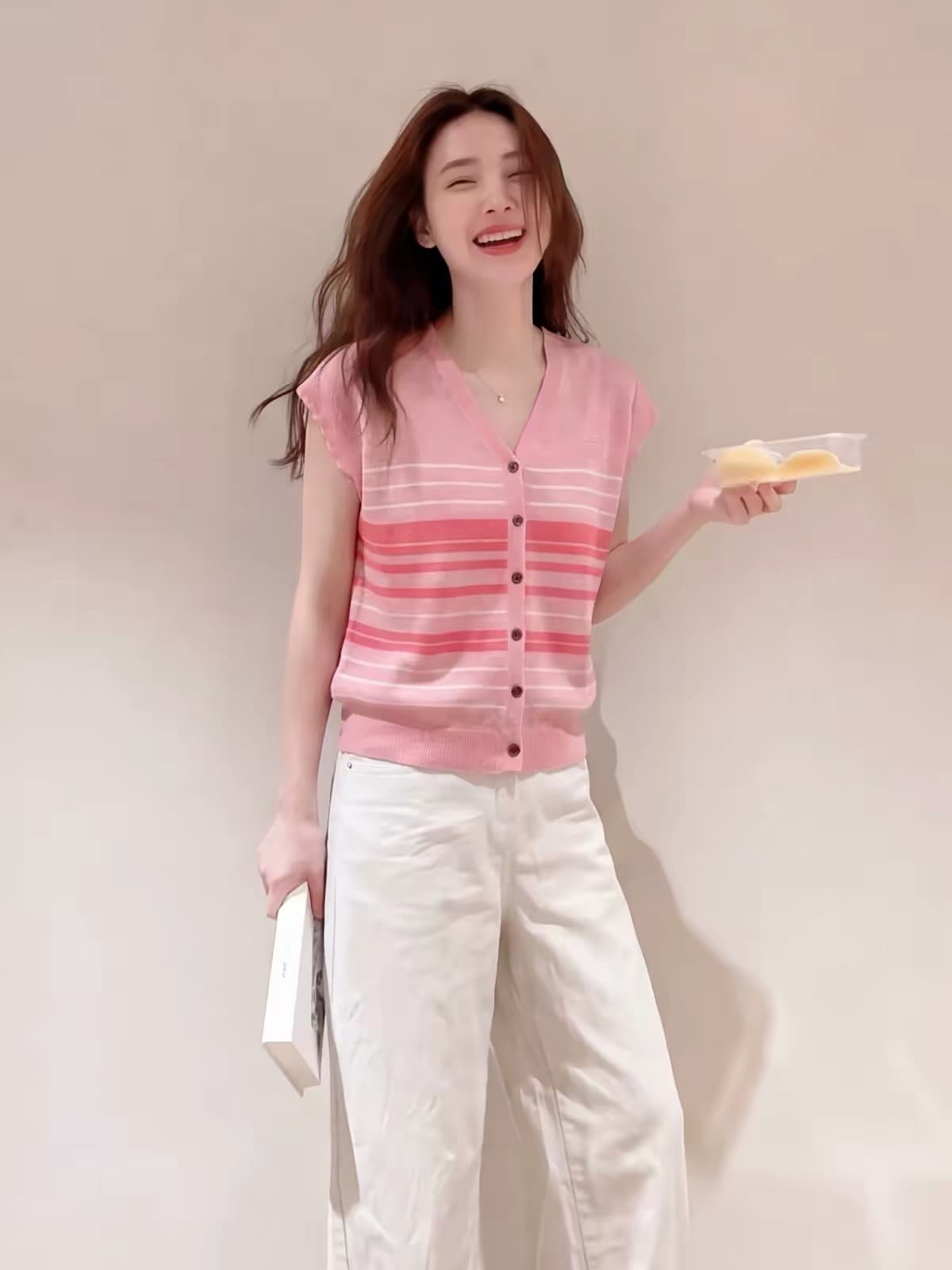 핑크색 한 부서 레트로 배색 스트라이프 V넥 작은 날다 소매 짠 셔츠 여성 여름 디자인 센스 루즈핏 빅 사이즈 맨위 상세 이미지 4