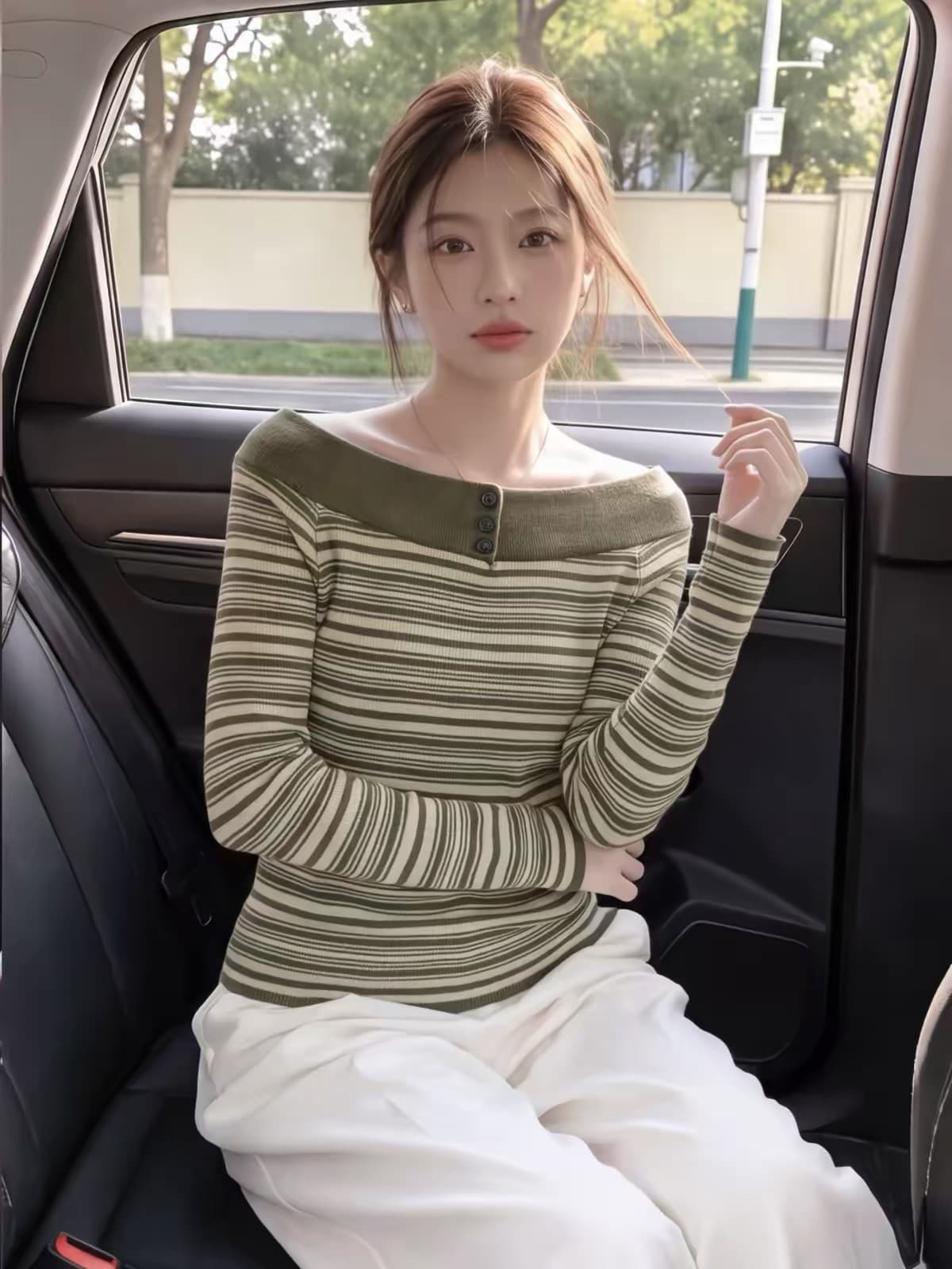 프랑스식 녹색 스트라이프 보트넥 오프숄더 긴팔 니트 스웨터 여성 가을 한 부서 고유 한 Chic 싱글 줄 버튼 스웨터 이미지 4