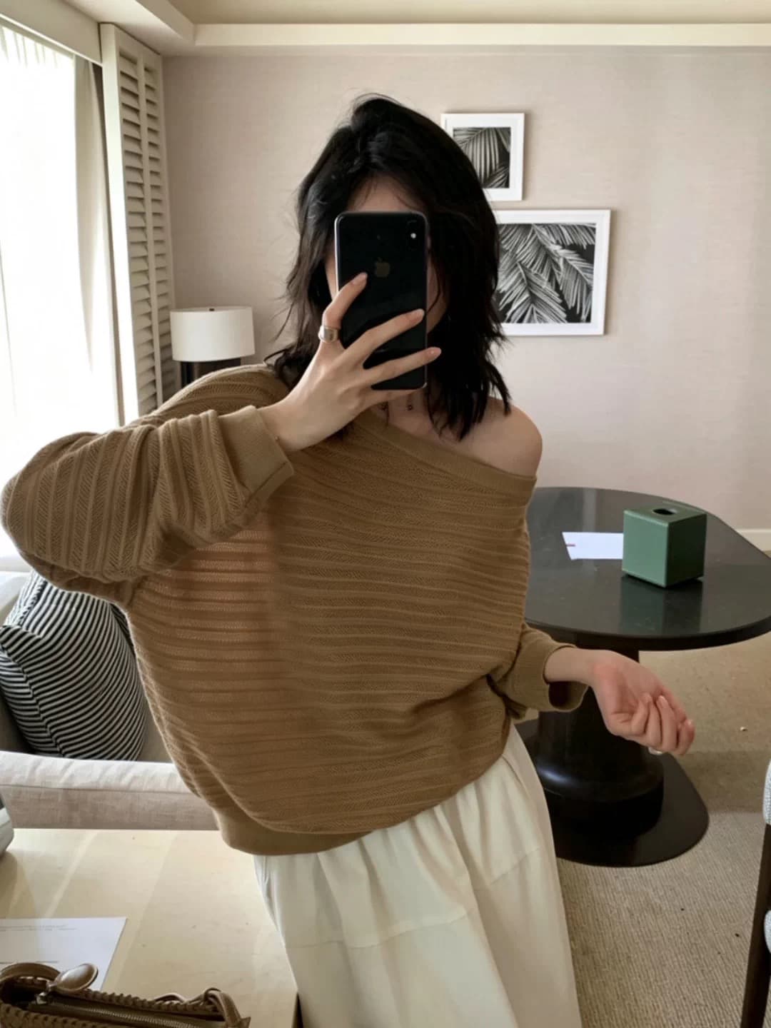 카키 색 비스듬한 어깨 긴팔 니트 스웨터 이른 가을 레이스업 허리 수축 슬림해 보이는 프랑스식 품격 고유 한 아름다운 오프숄더 맨위 상세 이미지 6