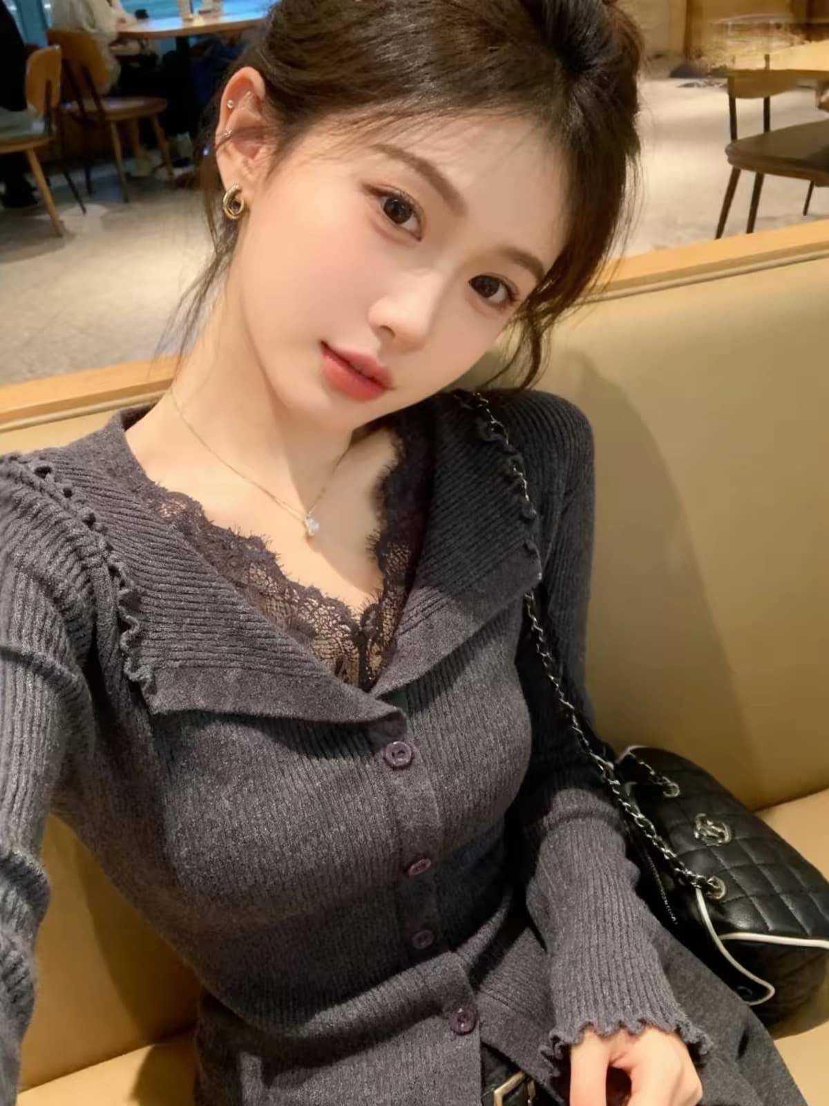 어두운 회색 패치워크 레이스 레이스 인사이드 가져 가라. 만나는 니트 스웨터 여성 2026 가을 분위기 센스 고유 한 아름다운 맨위 상세 이미지 5