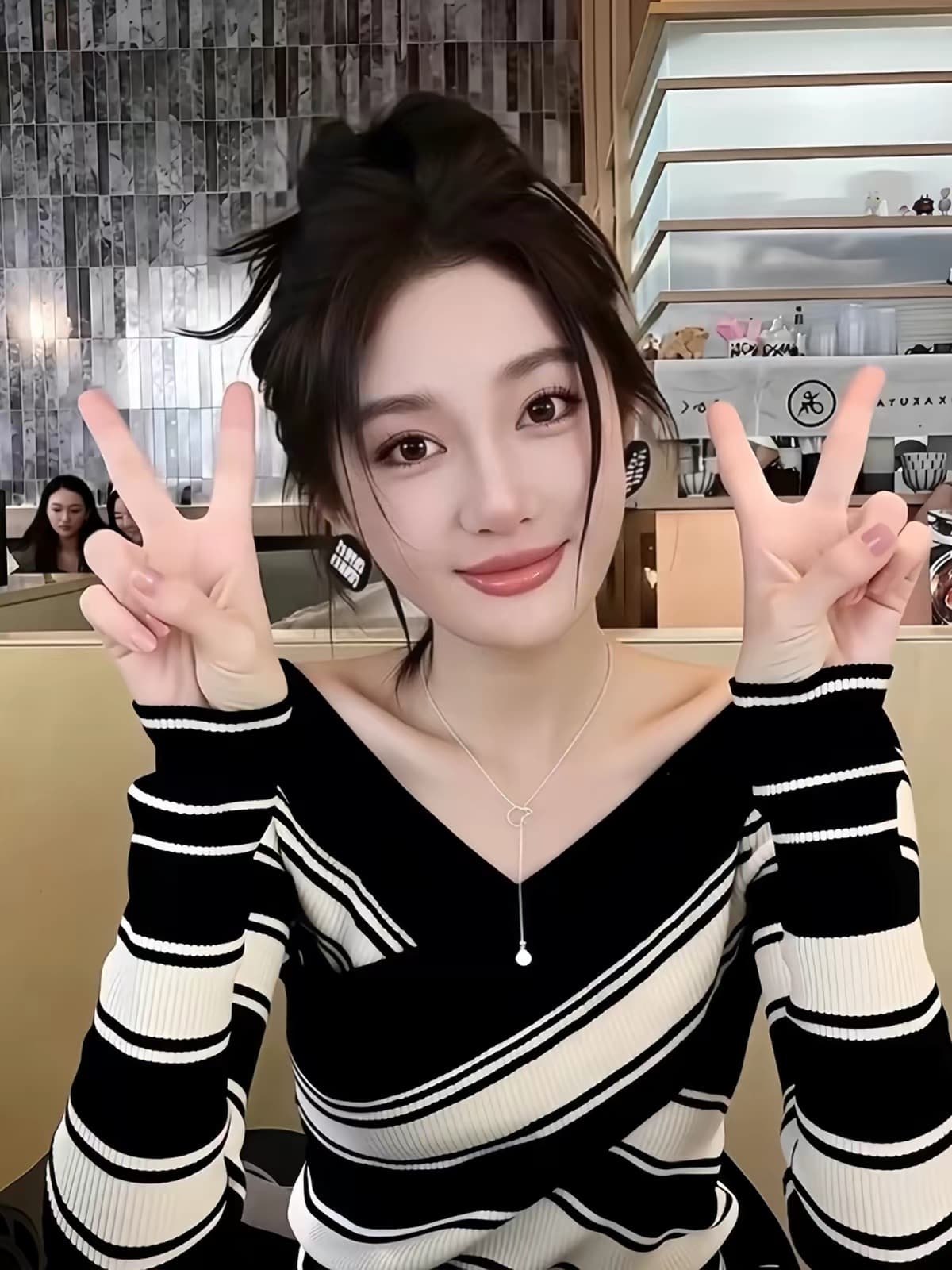 검정색 스트라이프 몸매 가꾸기 긴팔 니트 스웨터 느긋한 혼합 색상 스웨터 여자 2026 새로운 자이언트 잘 생긴 ~ 중 이른 가을 맨위