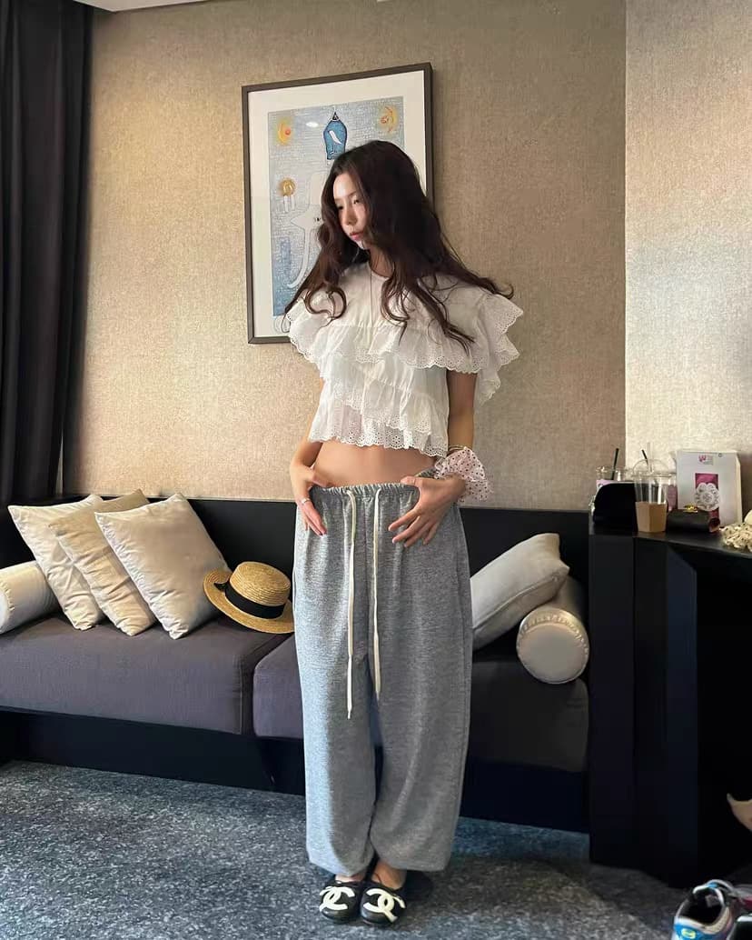 있음 도서관 2026 아모이 달콤함 레이스 셔츠 쇼트 스타일 불규칙 프릴 셔츠 여성 상세 이미지 10