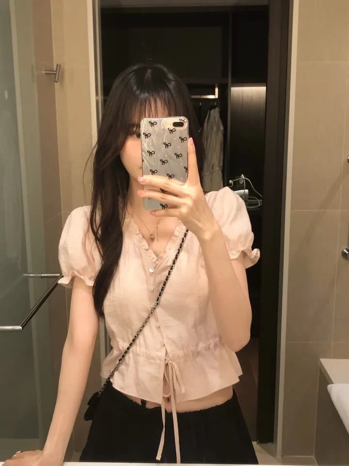 한국 26 새로운 연령 감소 허리 수축 스트랩 V넥 작은 버블 소매 짧은 셔츠