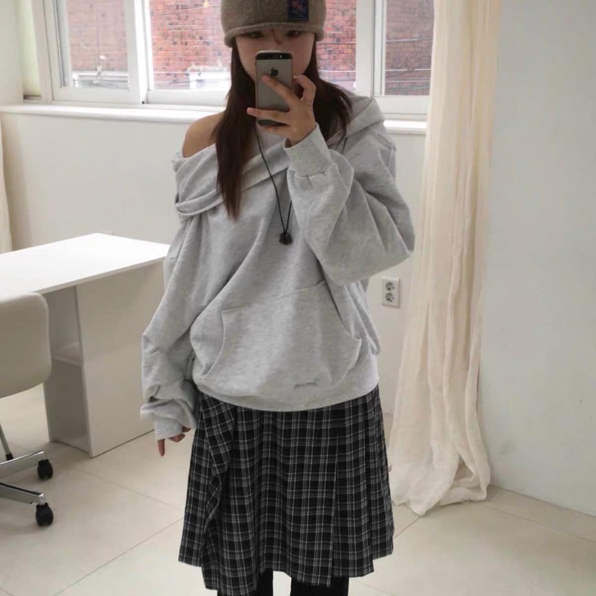 있음 창고 다용도 오프숄더 후드 티 스웨터 이미지 4