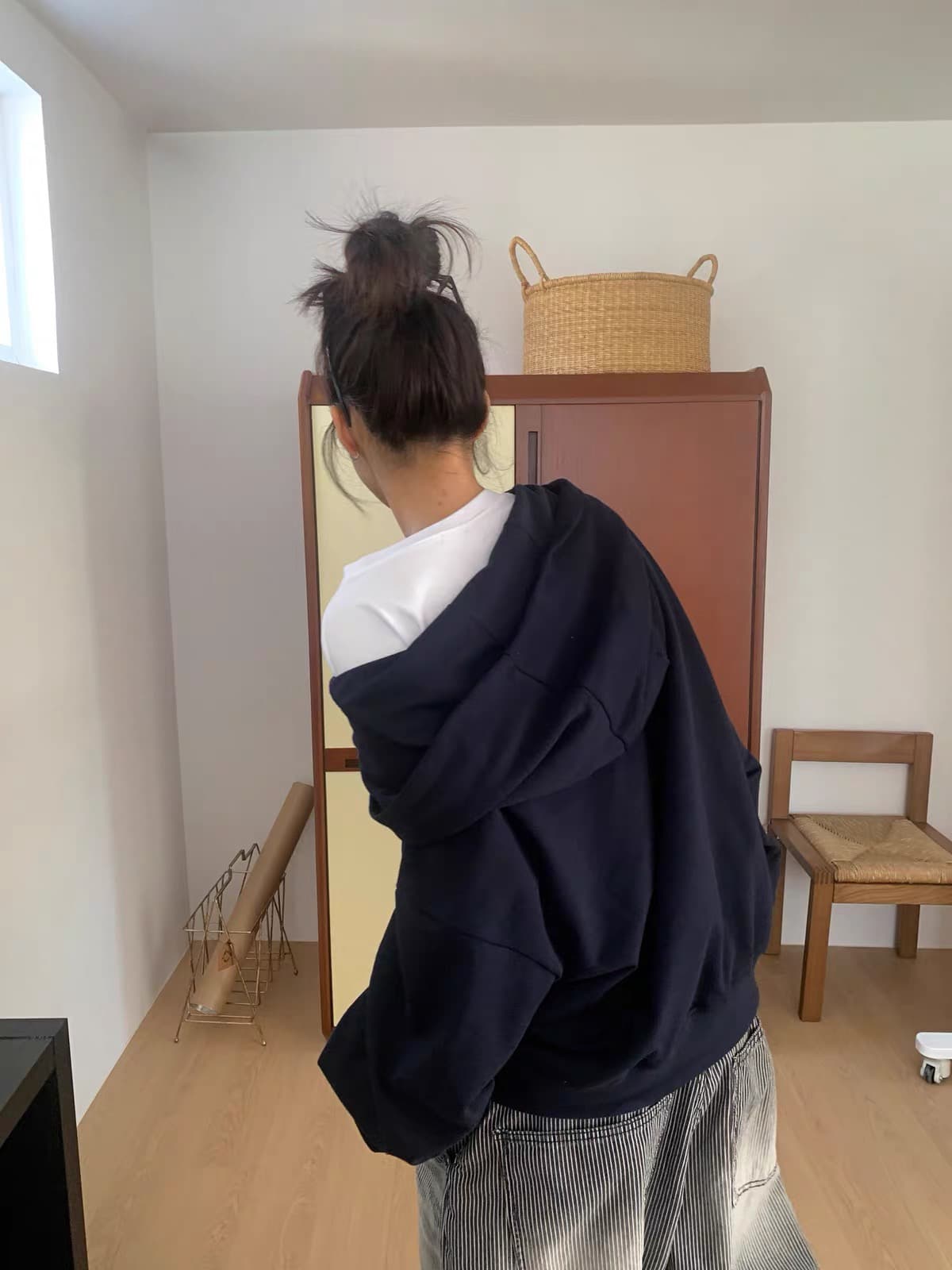 있음 창고 다용도 오프숄더 후드 티 스웨터 상세 이미지 2