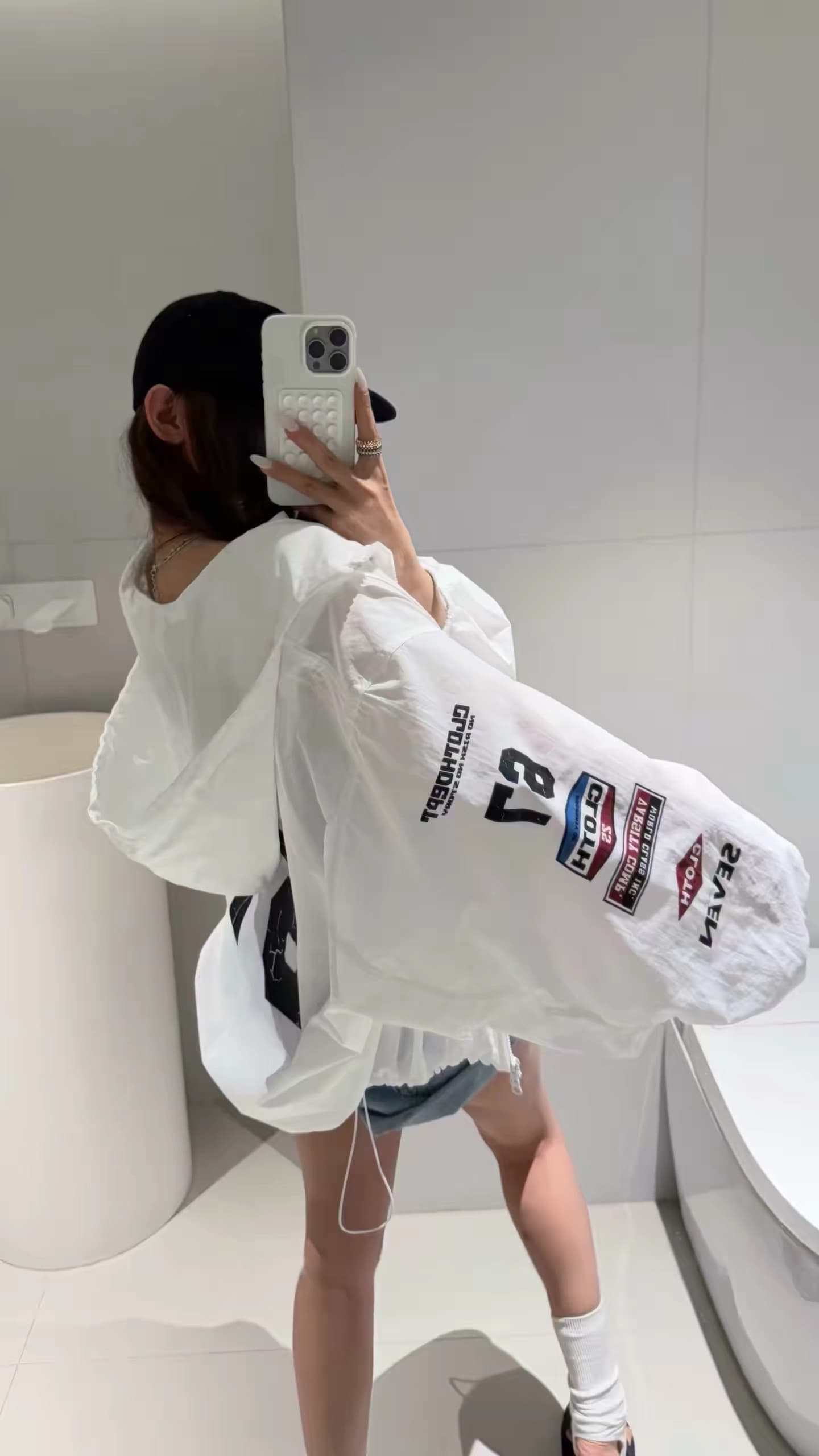 있음 창고 한국 26ss 후드 슬림해 보이는 느긋한 펌프 로프 알파벳 숫자 루즈핏 여성 코트 이미지 2