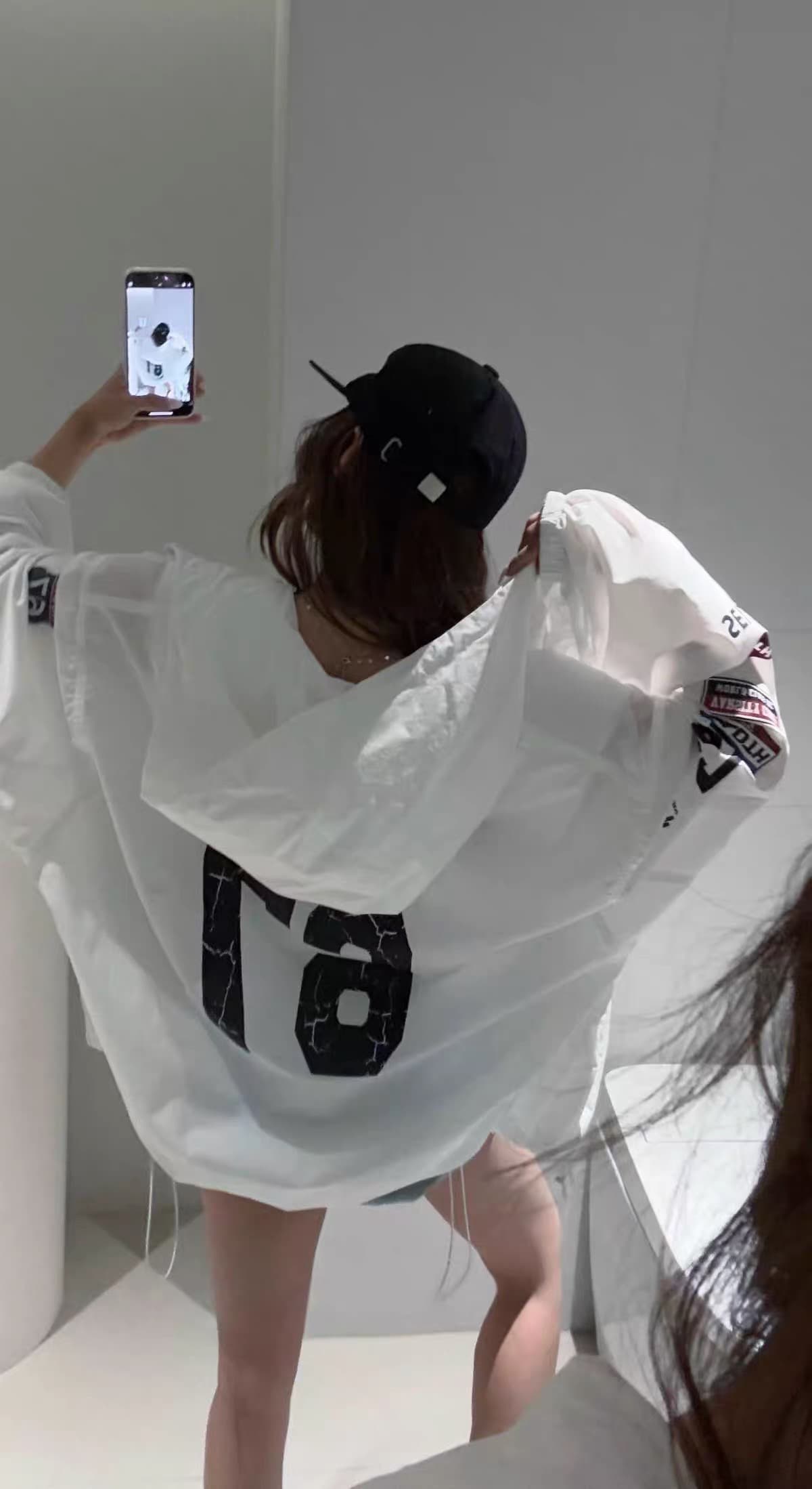 있음 창고 한국 26ss 후드 슬림해 보이는 느긋한 펌프 로프 알파벳 숫자 루즈핏 여성 코트 상세 이미지 5