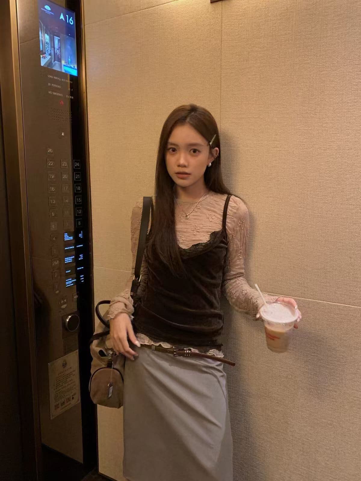 있음 창고 2026 이른 가을 새로운 프랑스식 레이스 몸매 가꾸기 긴팔 티셔츠 여성 기본 셔츠 상세 이미지 1