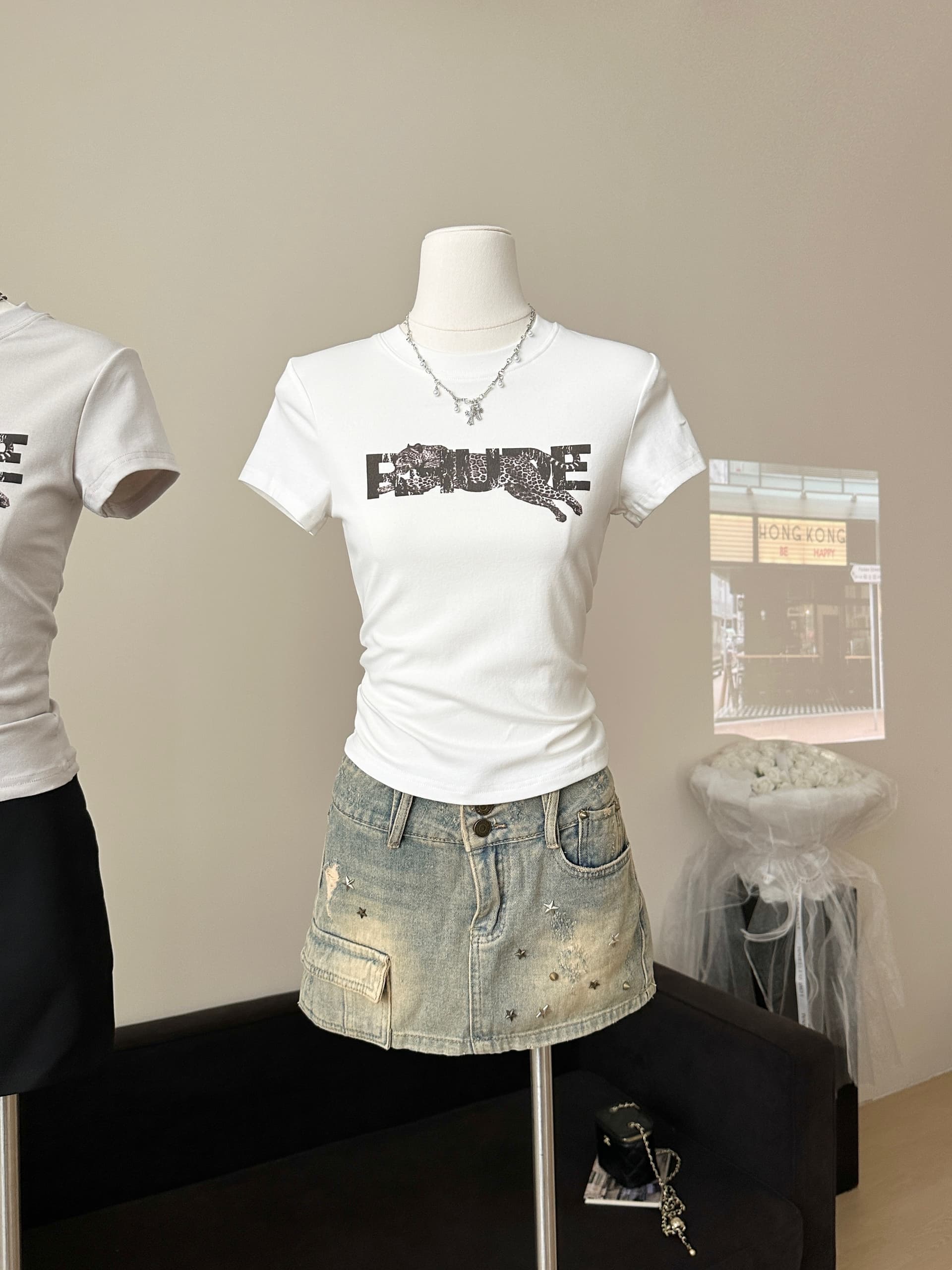 sunoneone 허리 수축 라운드 넥 디자인 센스 알파벳 프린트 반팔 티셔츠 여성 봄 쇼트 스타일 몸매 가꾸기 긍정적 인 어깨 의류 상세 이미지 4