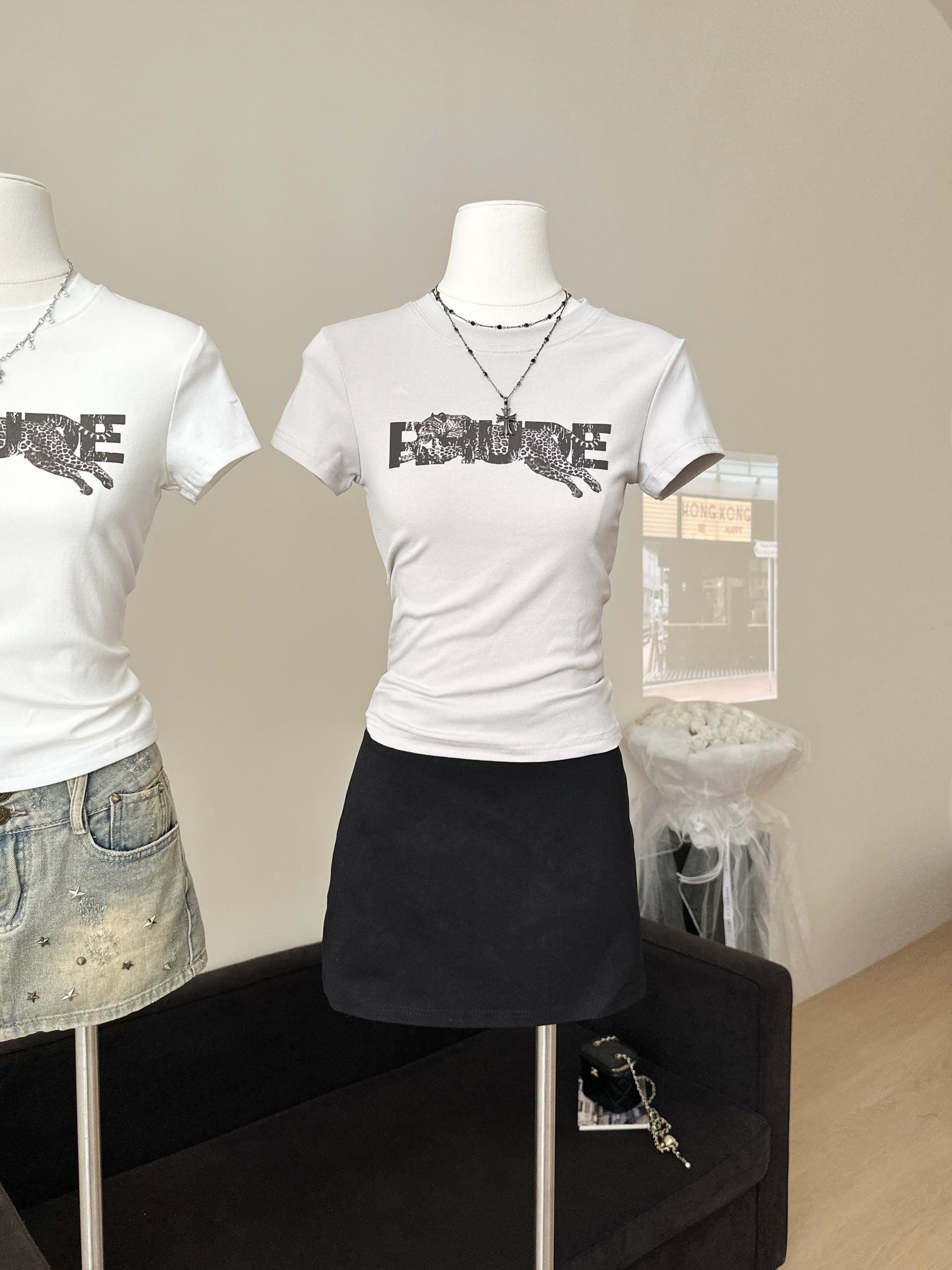 sunoneone 허리 수축 라운드 넥 디자인 센스 알파벳 프린트 반팔 티셔츠 여성 봄 쇼트 스타일 몸매 가꾸기 긍정적 인 어깨 의류 상세 이미지 16