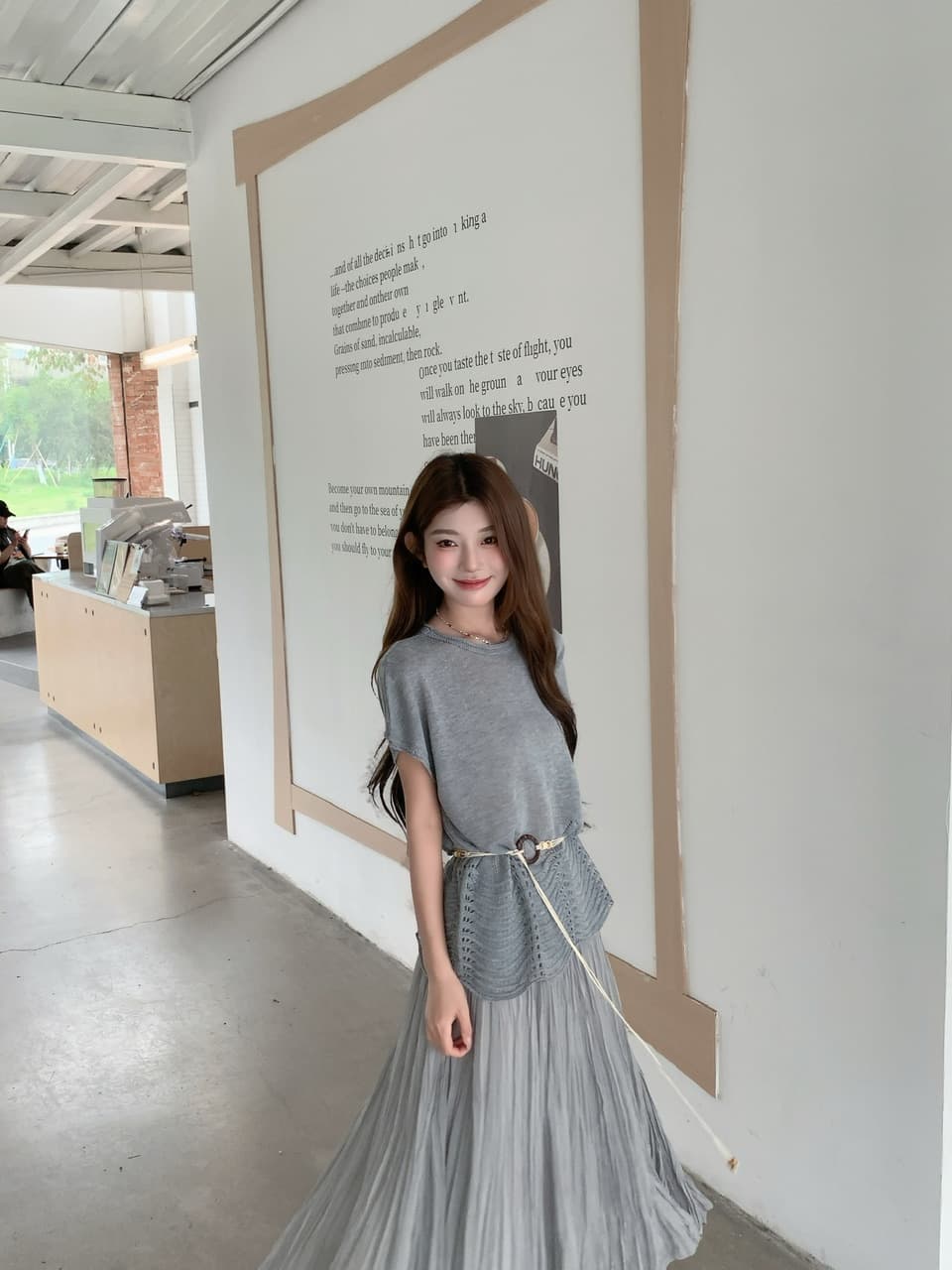 정가 실사 홀로우 아웃 물결무늬 곡물 니트 반팔 맨위 불규칙 플리츠 반신 스커트 고급 회색 세트 상세 이미지 7