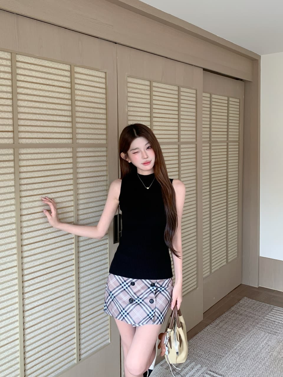 정가 실사 검정색 민소매 니트 맨위 체크무늬 반신 미니 스커트 세트 여성 작은 키 출퇴근 투피스 세트 상세 이미지 28