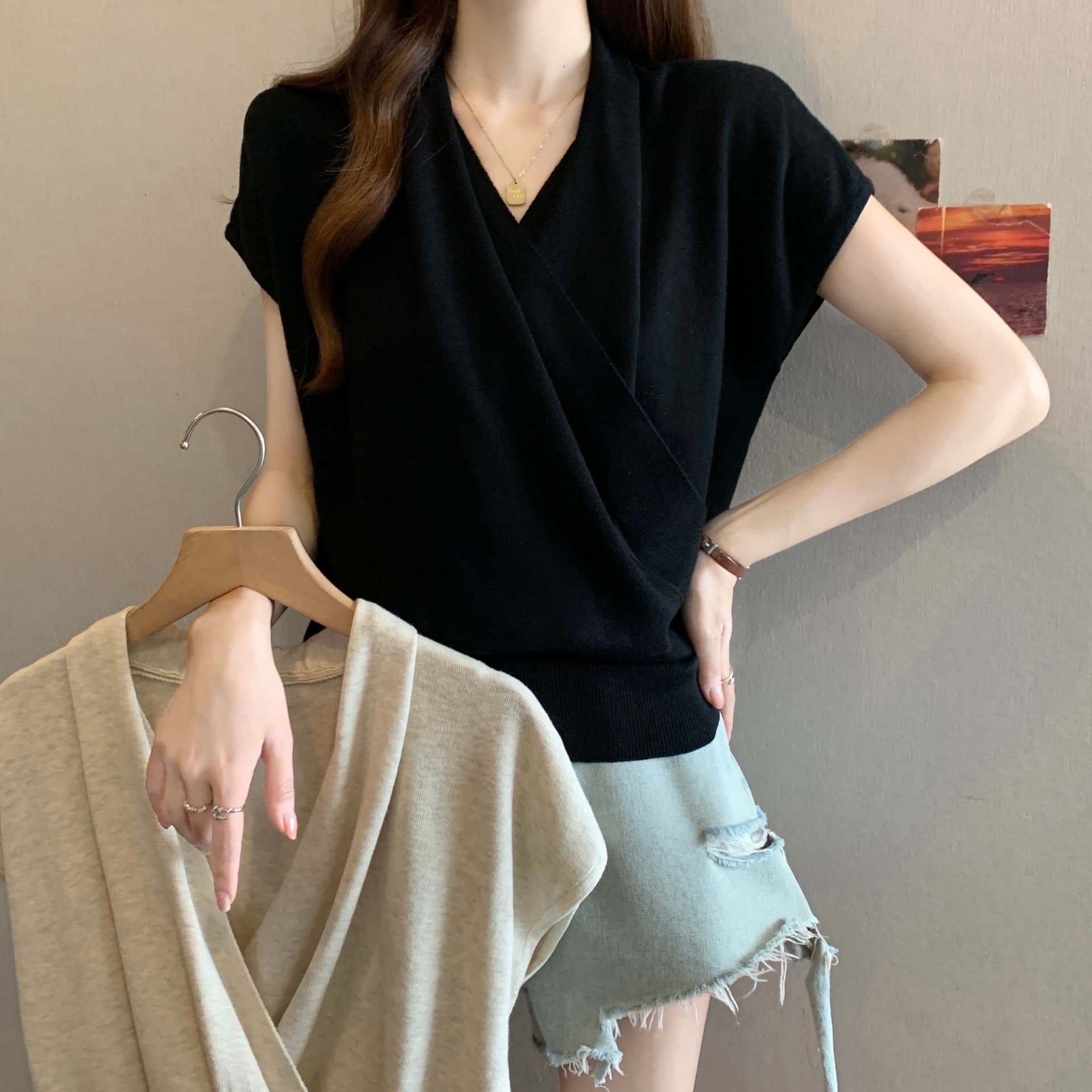 실사 빅 사이즈 여름 새로운 프랑스식 레트로 느긋한 바람 V넥 니트 스웨터 여성 마이크로 지방 품격 작은 날다 소매 맨위 이미지 2