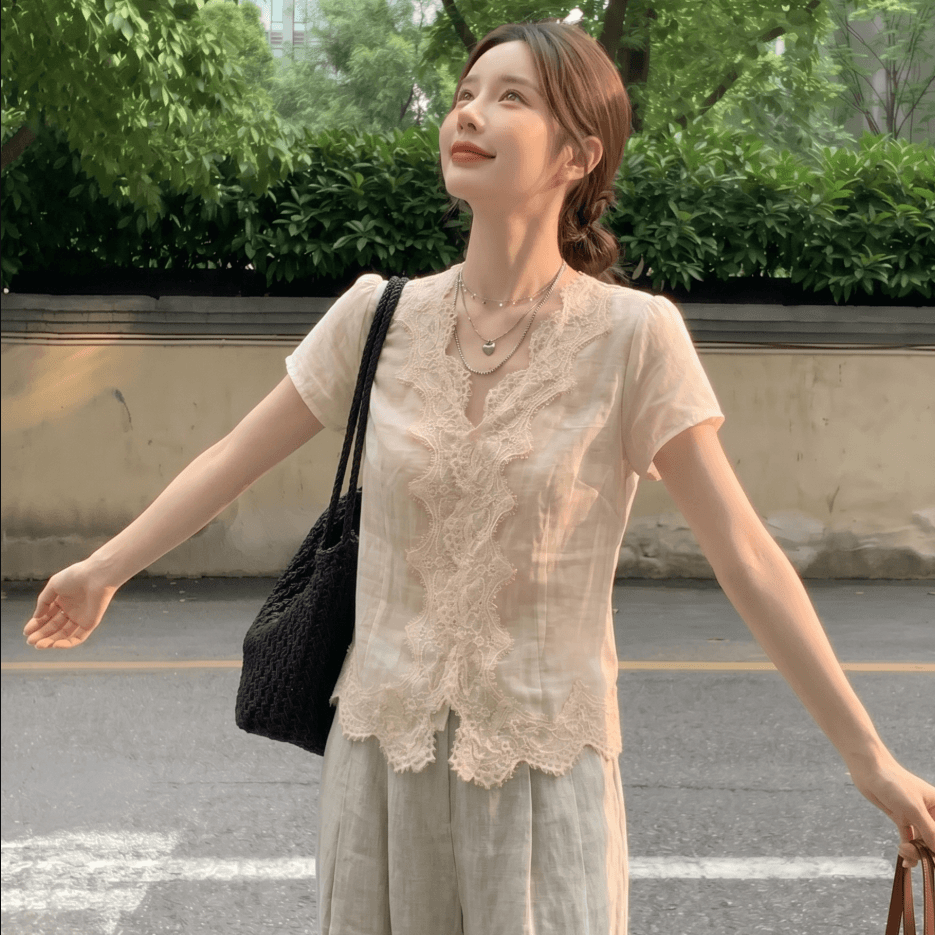 실사 빅 사이즈 베이지 색 여름 얇은 스타일 프랑스식 레트로 레이스 조각 여성 셔츠 마이크로 지방 연령 감소 슬림해 보이는 맨위 상세 이미지 3