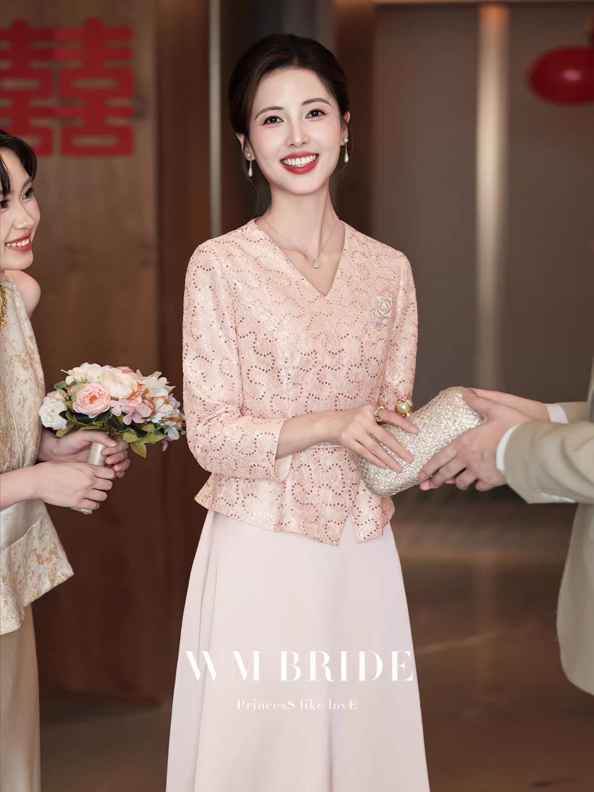 고귀한 영 엄마 결혼 연회 예복 빛 럭셔리 고급 참여 드레스 2026 새로운 긴팔 안녕하세요. 시어머니 예복 이미지 2