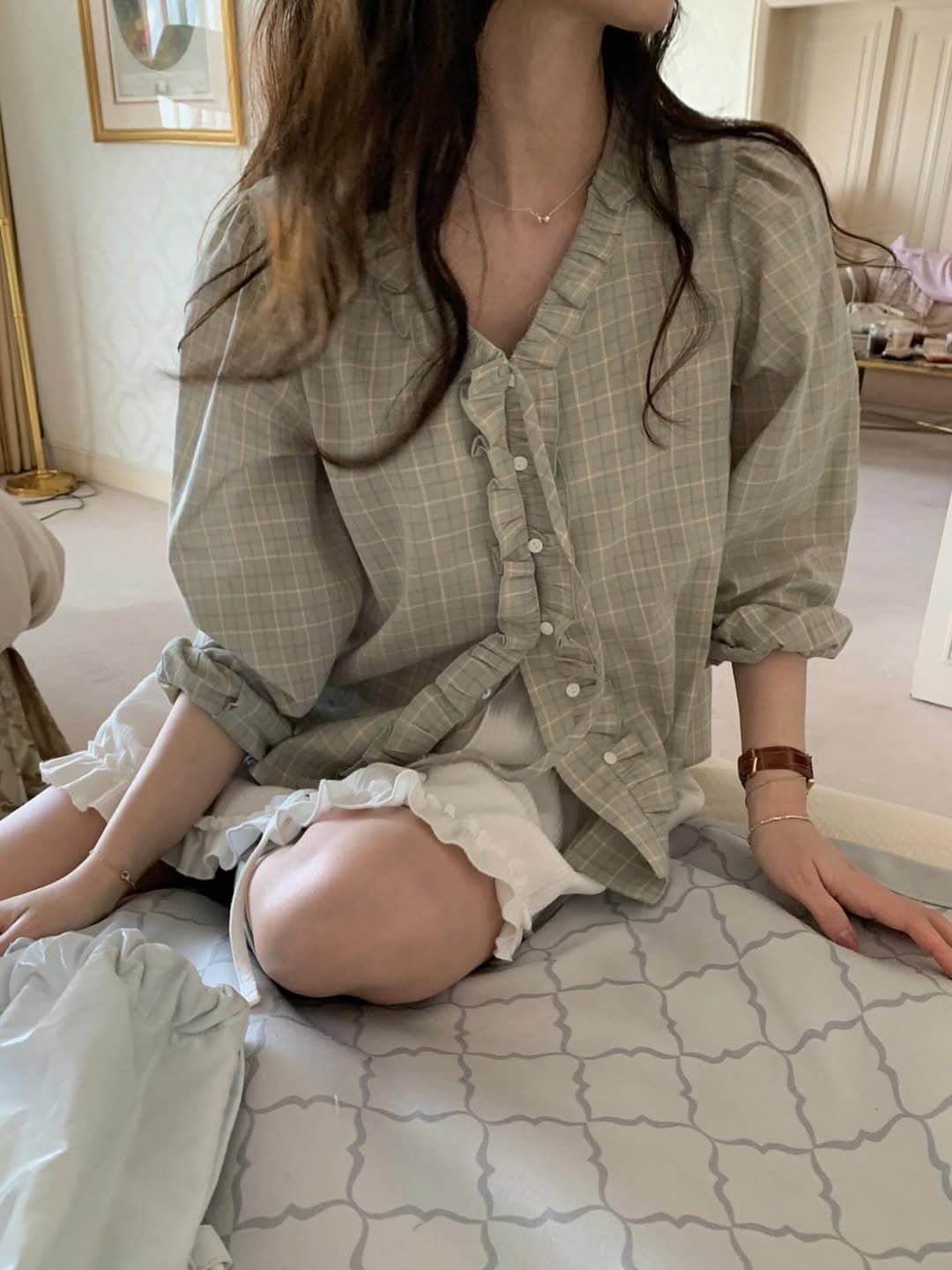 지금 둘 색상 회색 색조 체크무늬 프릴 긴팔 셔츠 상세 이미지 5