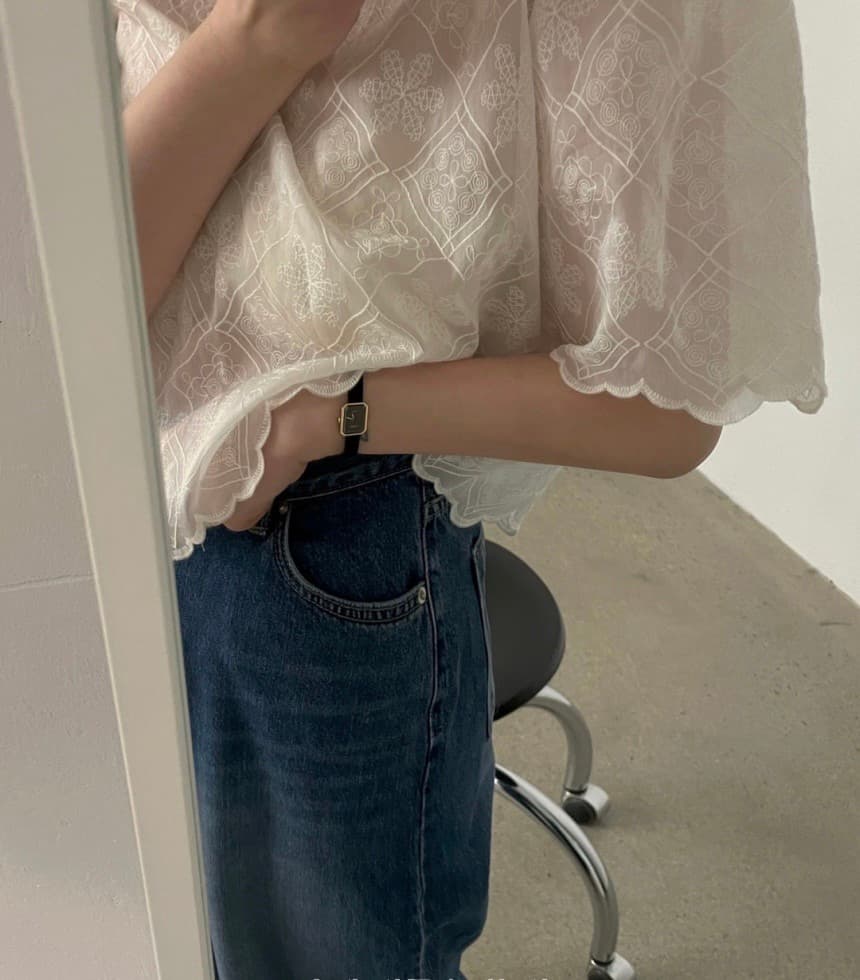 지금 둘 색상 라운드 넥 이후 레이스업 레이스 물결무늬 측면에 의류 상세 이미지 2