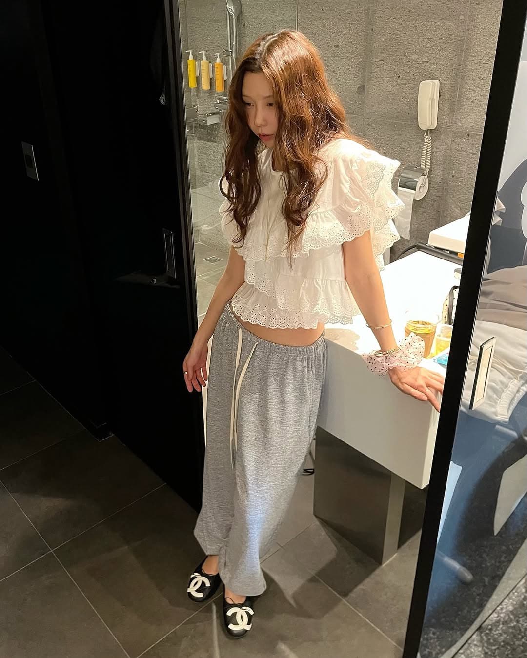 있음 선적 둘 색상 계단식 레이스 패치워크 라운드 넥 이후 레이스업 맨위 상세 이미지 2