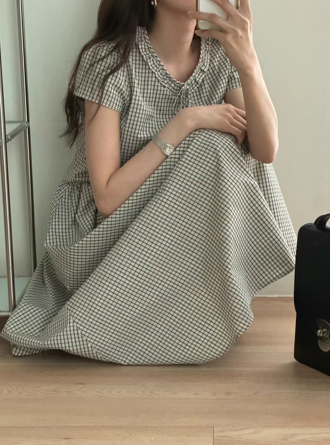 있음 선적 삼색 프릴 라운드 넥 체크무늬 반팔 드레스 상세 이미지 9