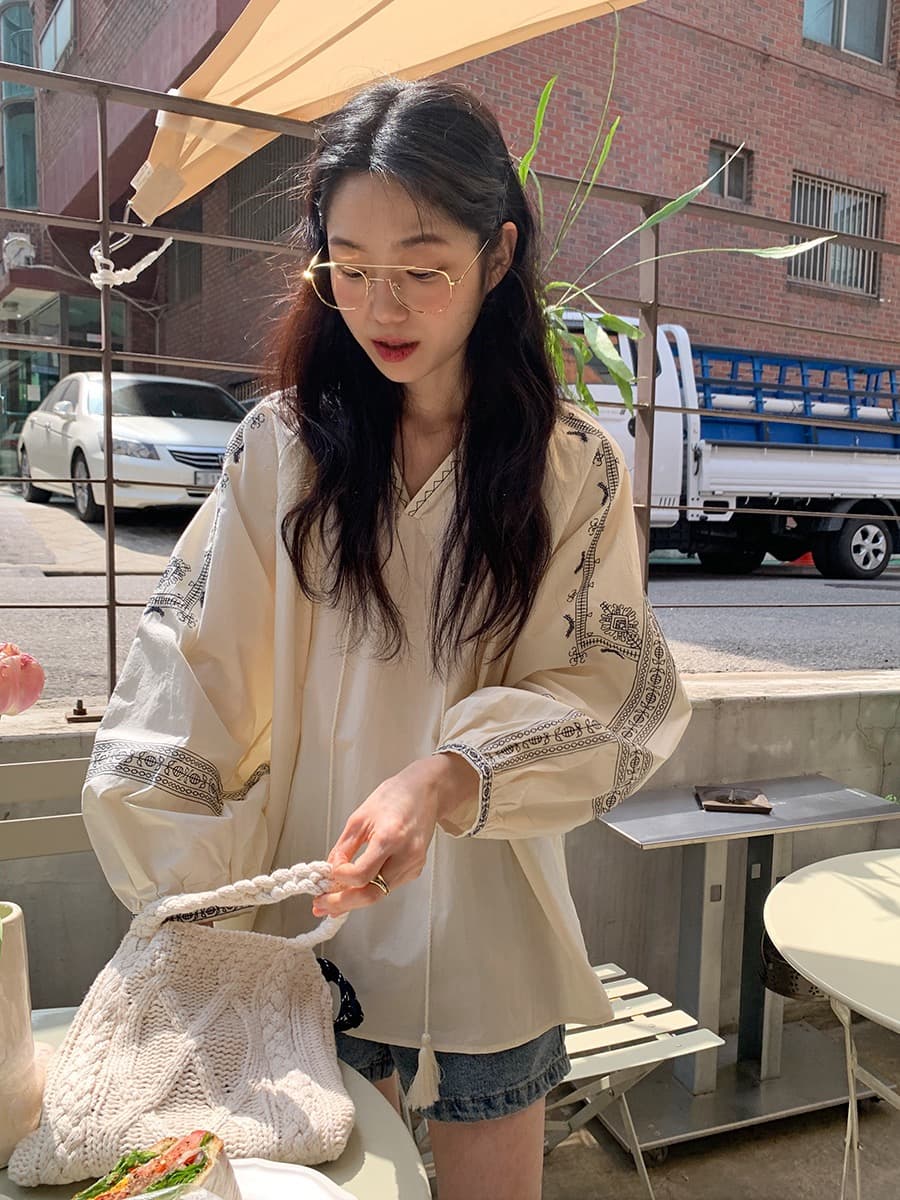 있음 선적 프랑스식 자수 루즈핏 레이스 업 셔츠 상세 이미지 7